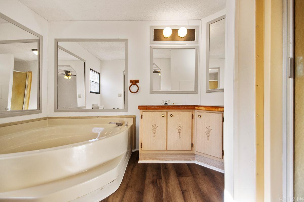 19921 Philis Dr  Hensley, AR