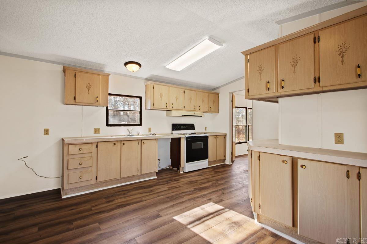 19921 Philis Dr  Hensley, AR