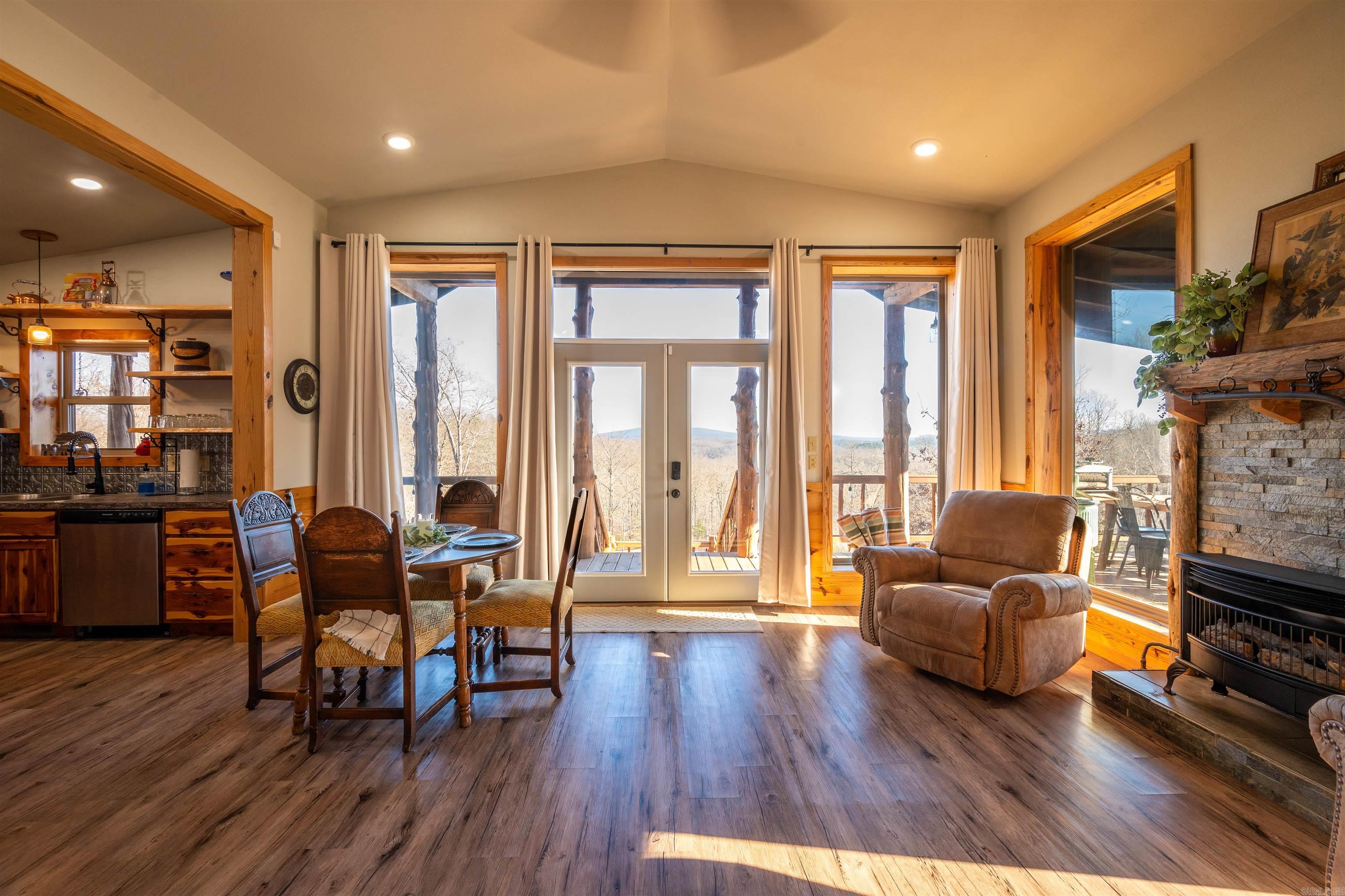 627 Mountain Crest  Mountain View, AR