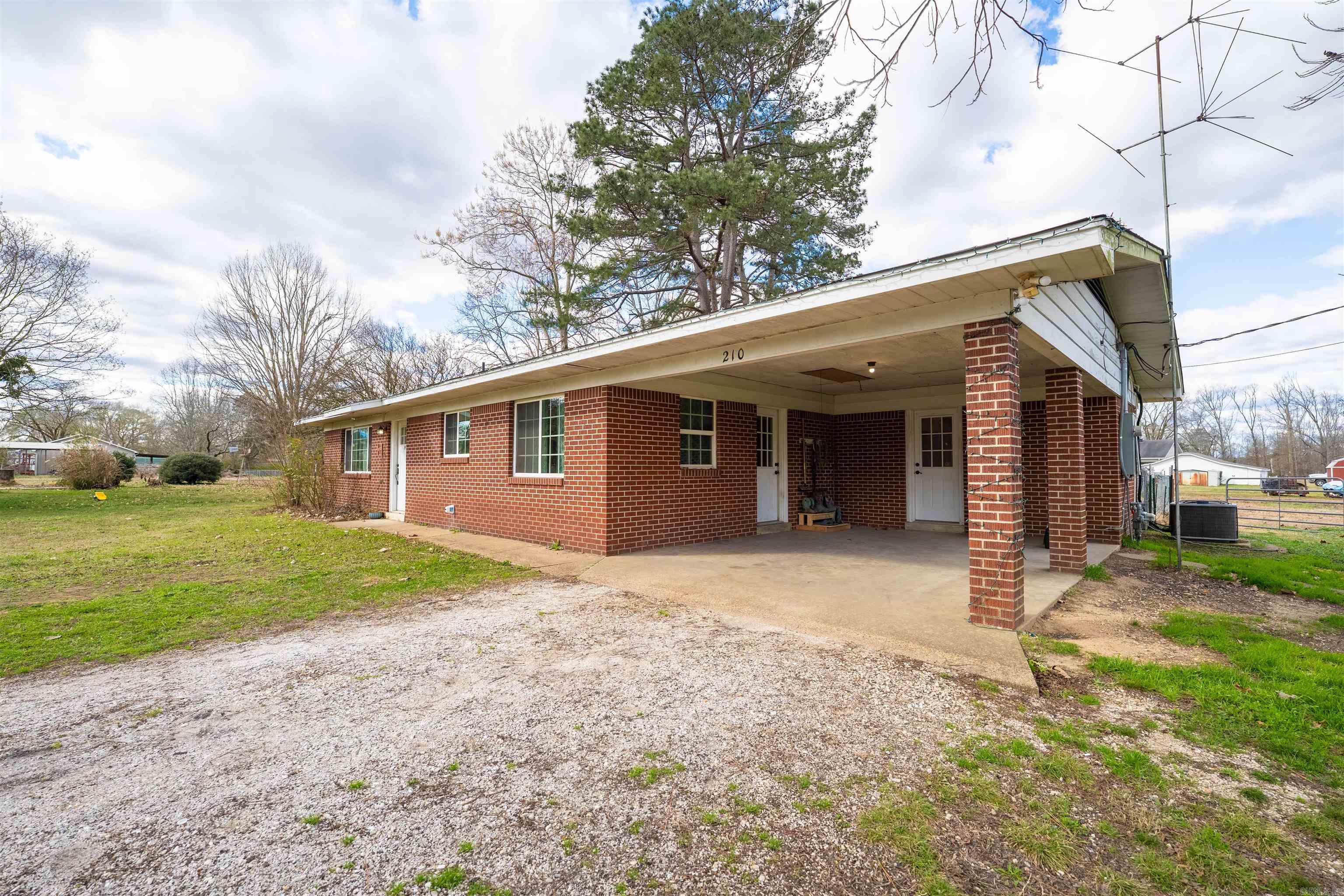 210 N Division  Donaldson, AR