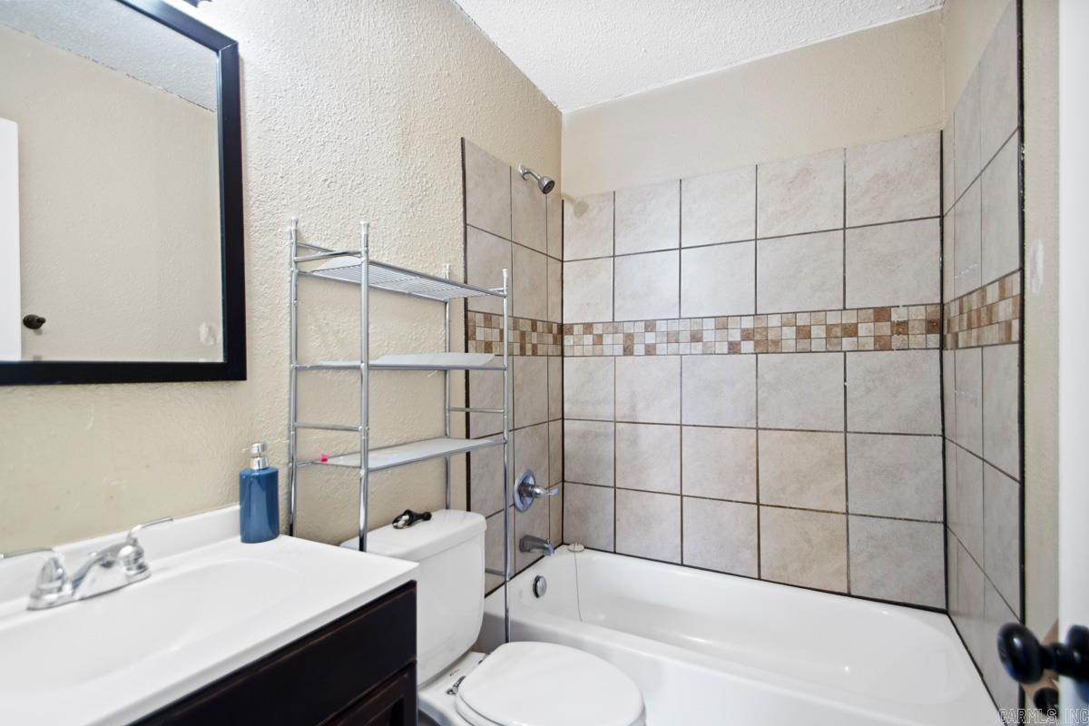 8005 Woodhaven  Little Rock, AR