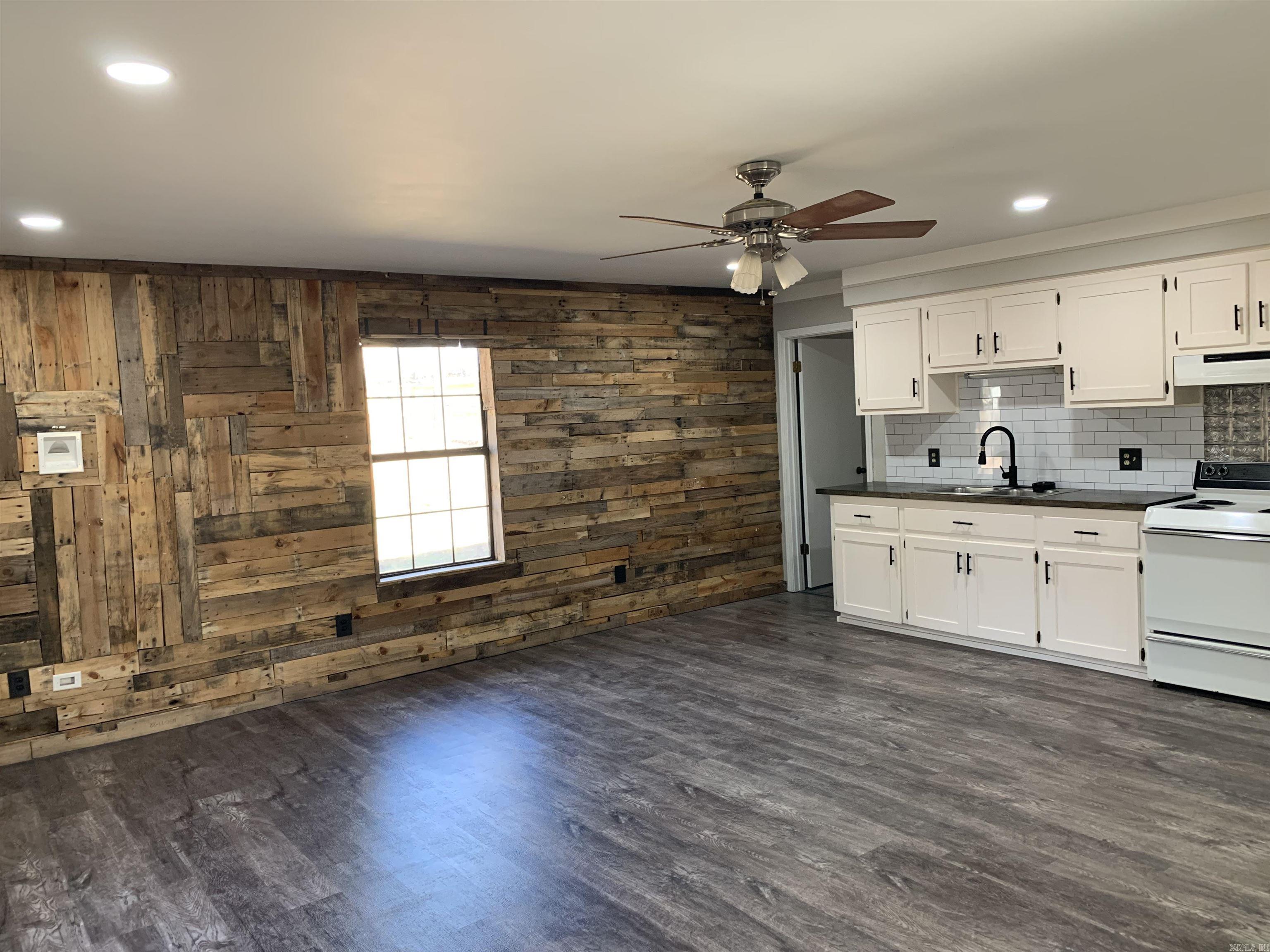 148 Copeland  Romance, AR