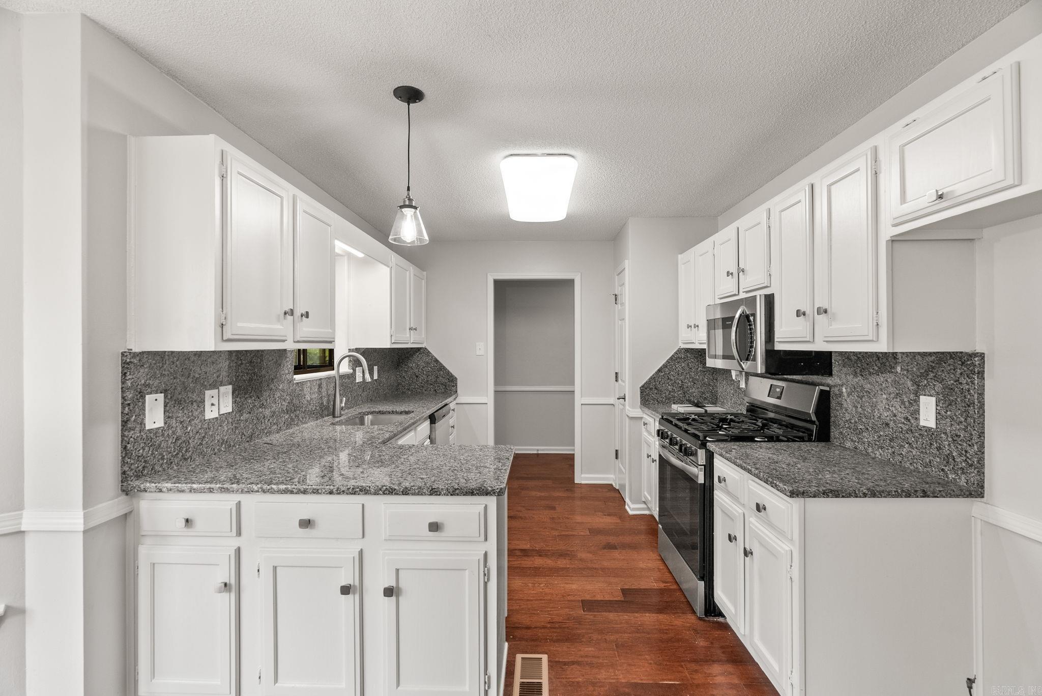 13204 Laurel Oaks  Little Rock, AR