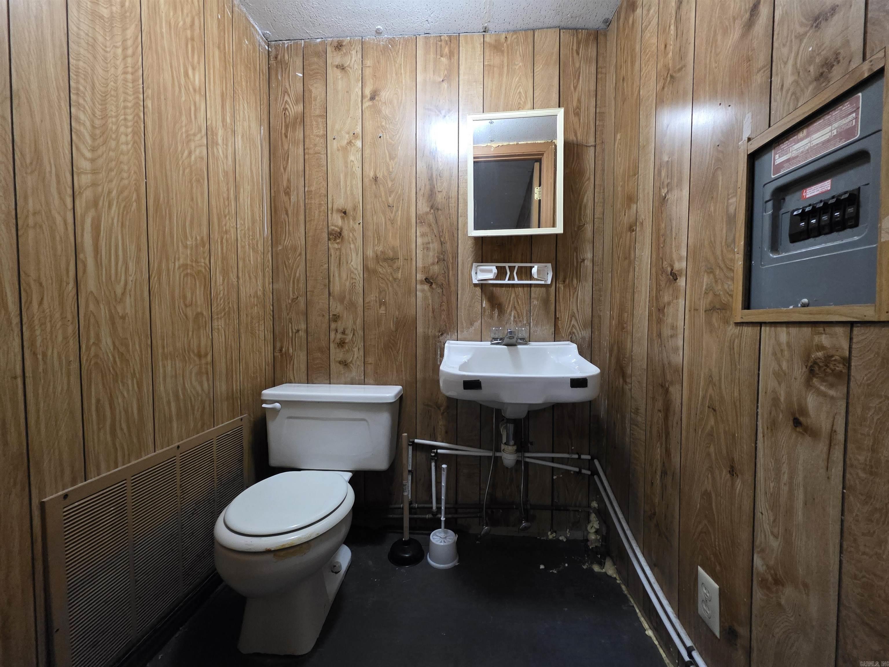 808-814 W Center  Sheridan, AR