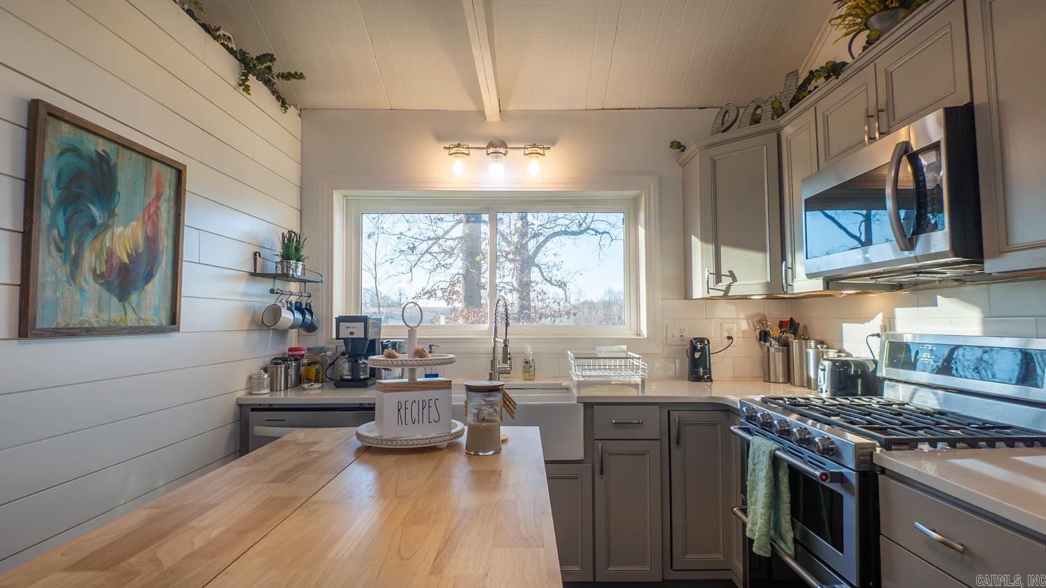 749 State Highway HH  Alton, MO