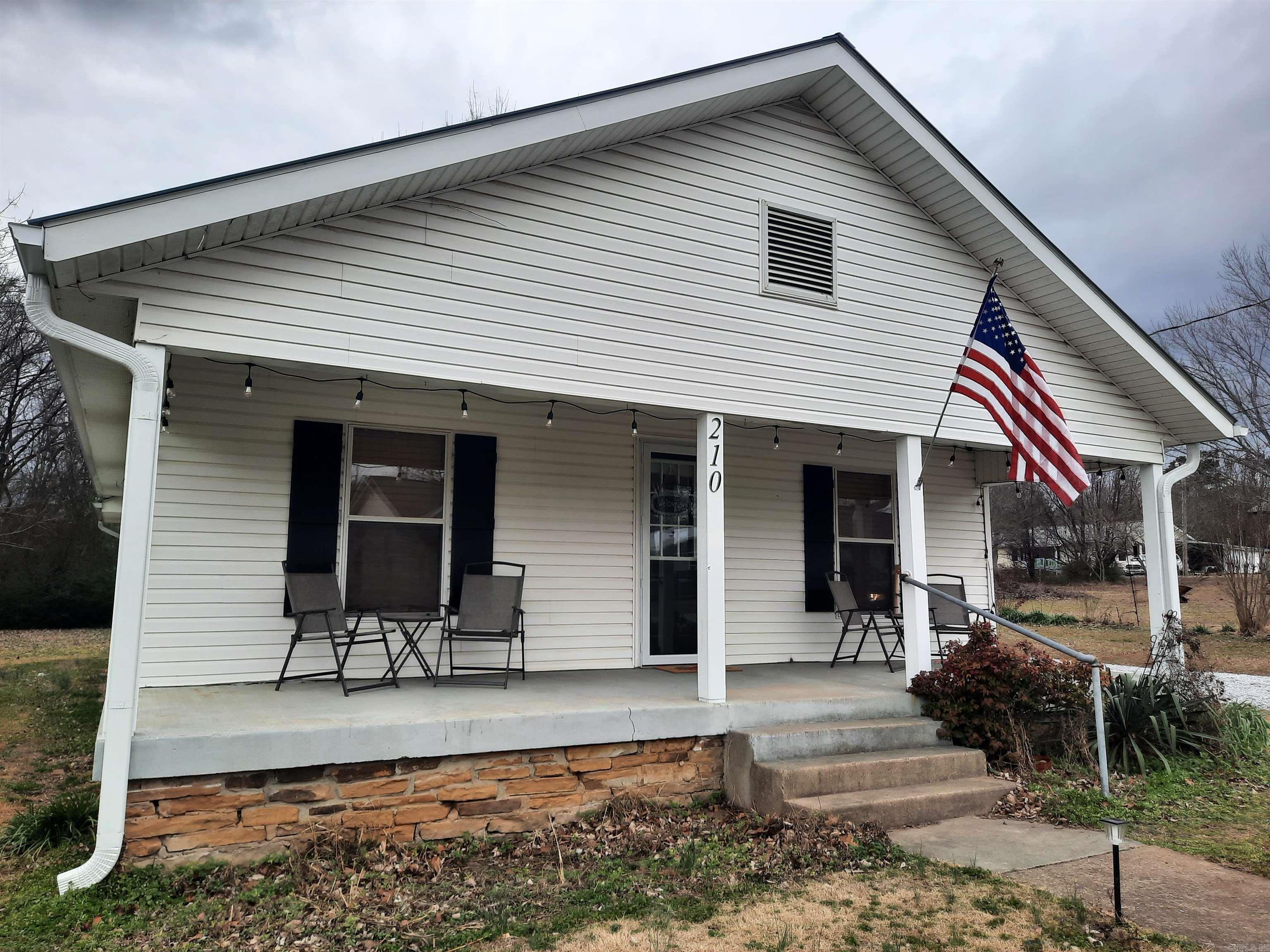 210 Vine  Mountain View, AR