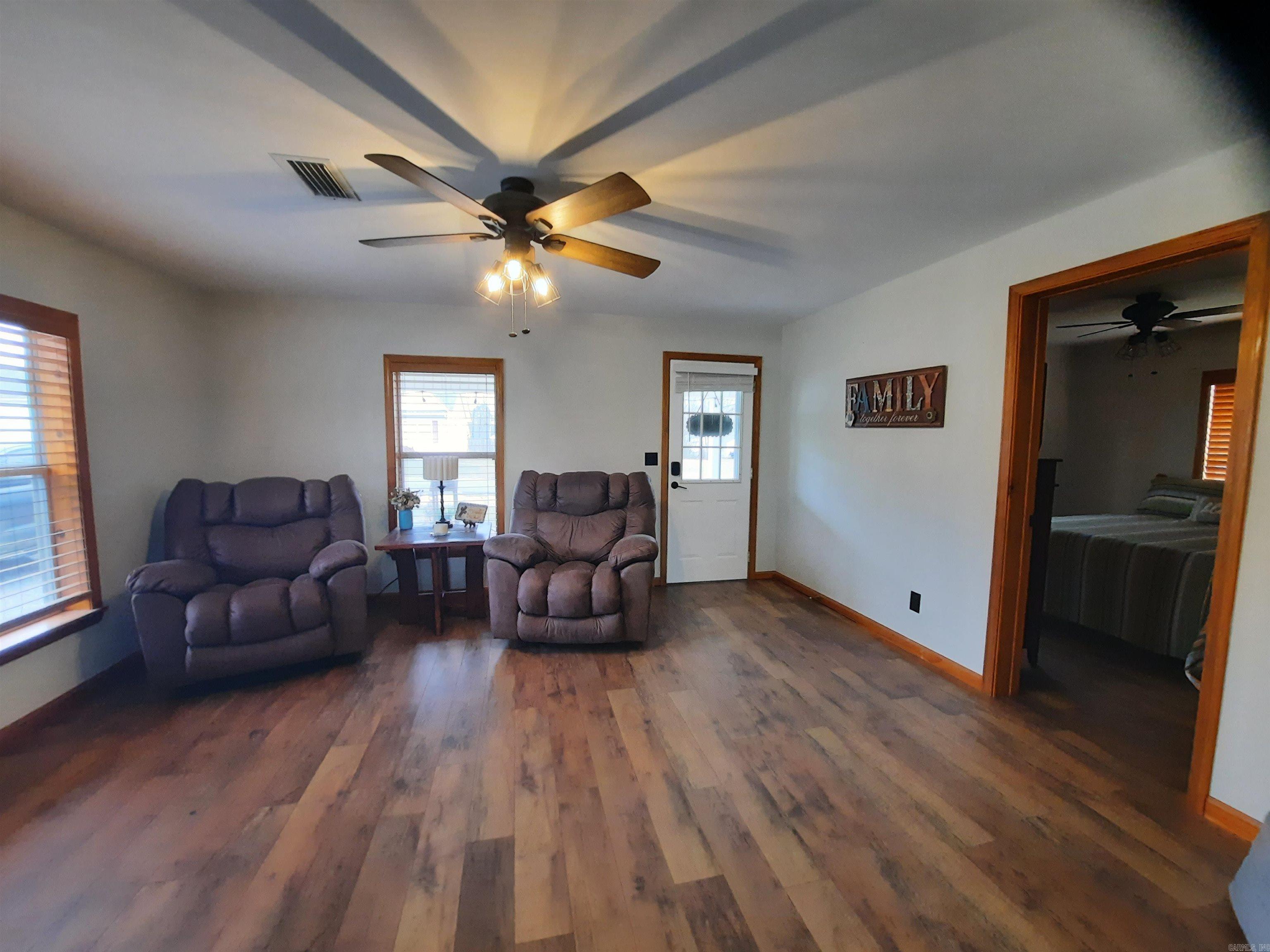 210 Vine  Mountain View, AR