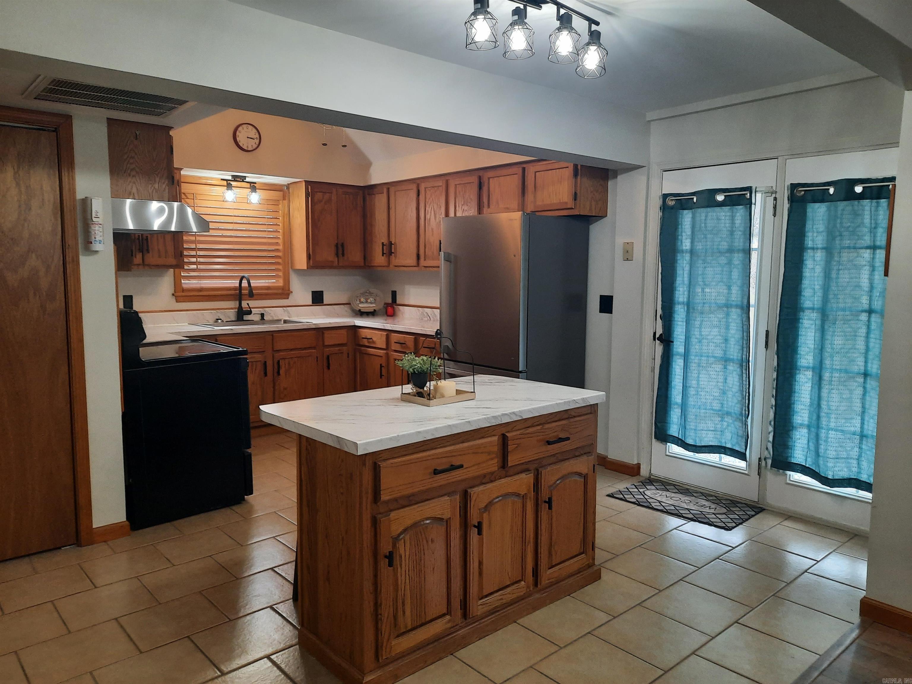 210 Vine  Mountain View, AR