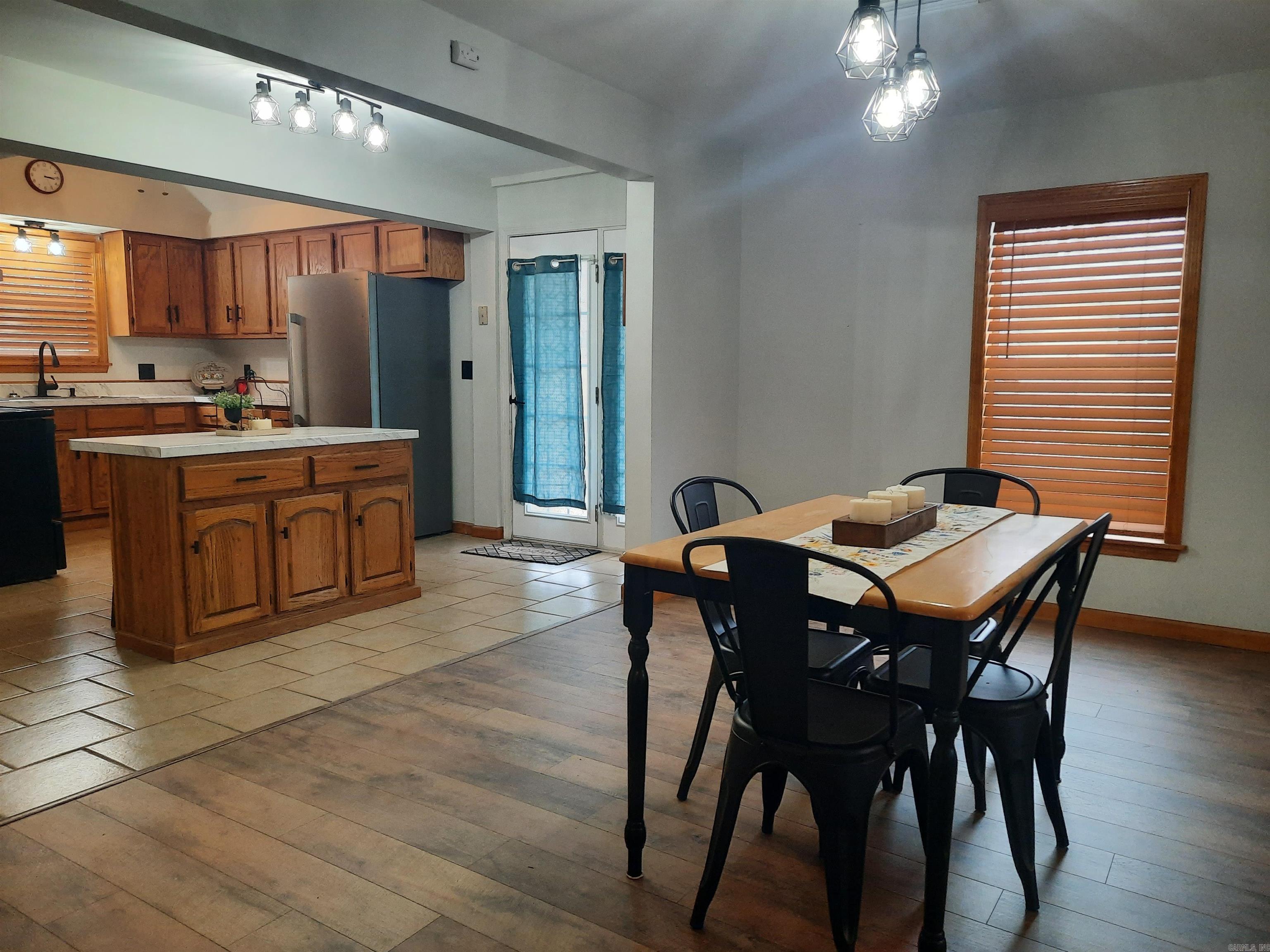 210 Vine  Mountain View, AR