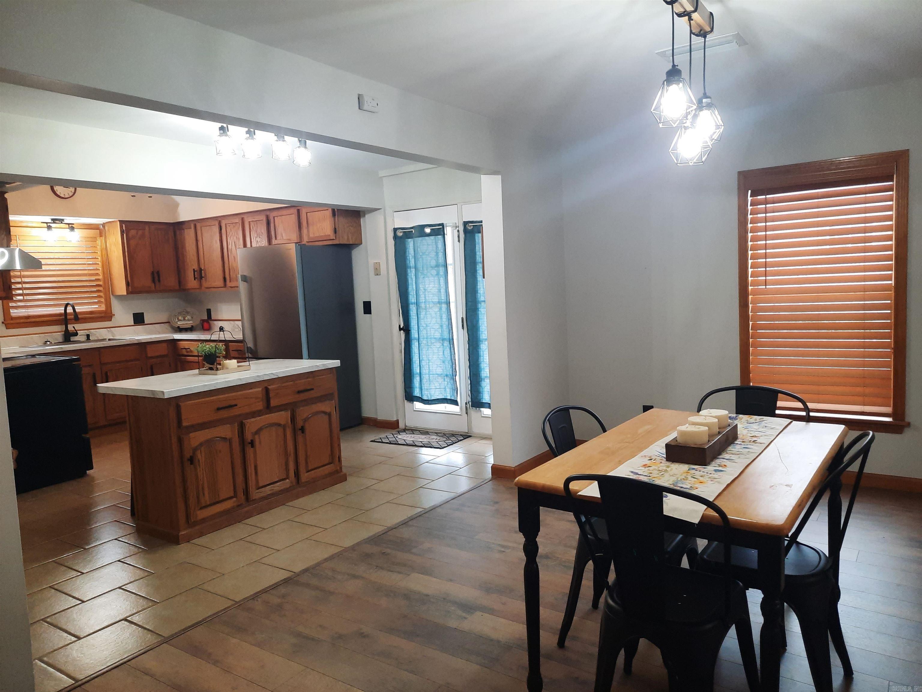 210 Vine  Mountain View, AR