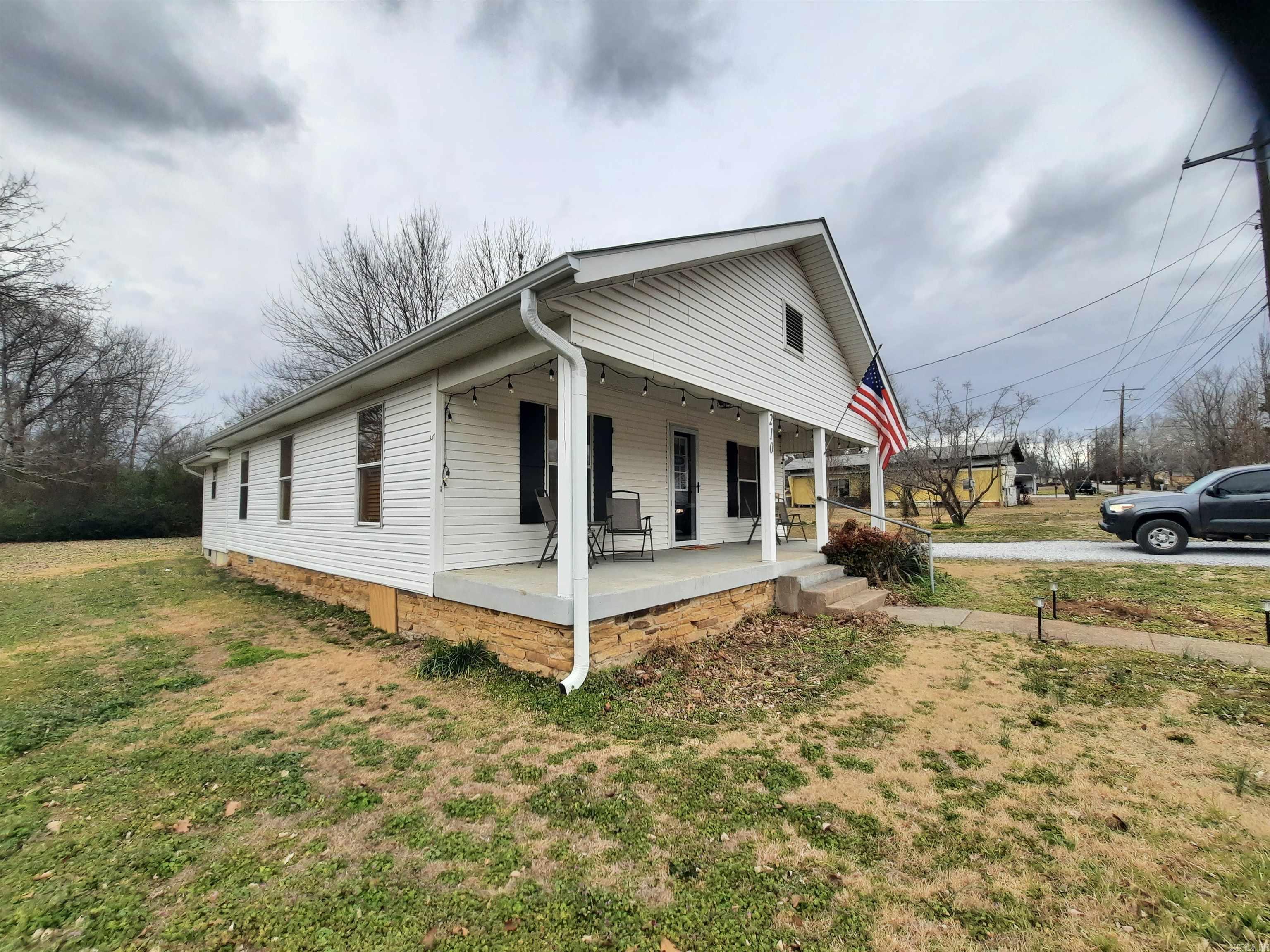 210 Vine  Mountain View, AR