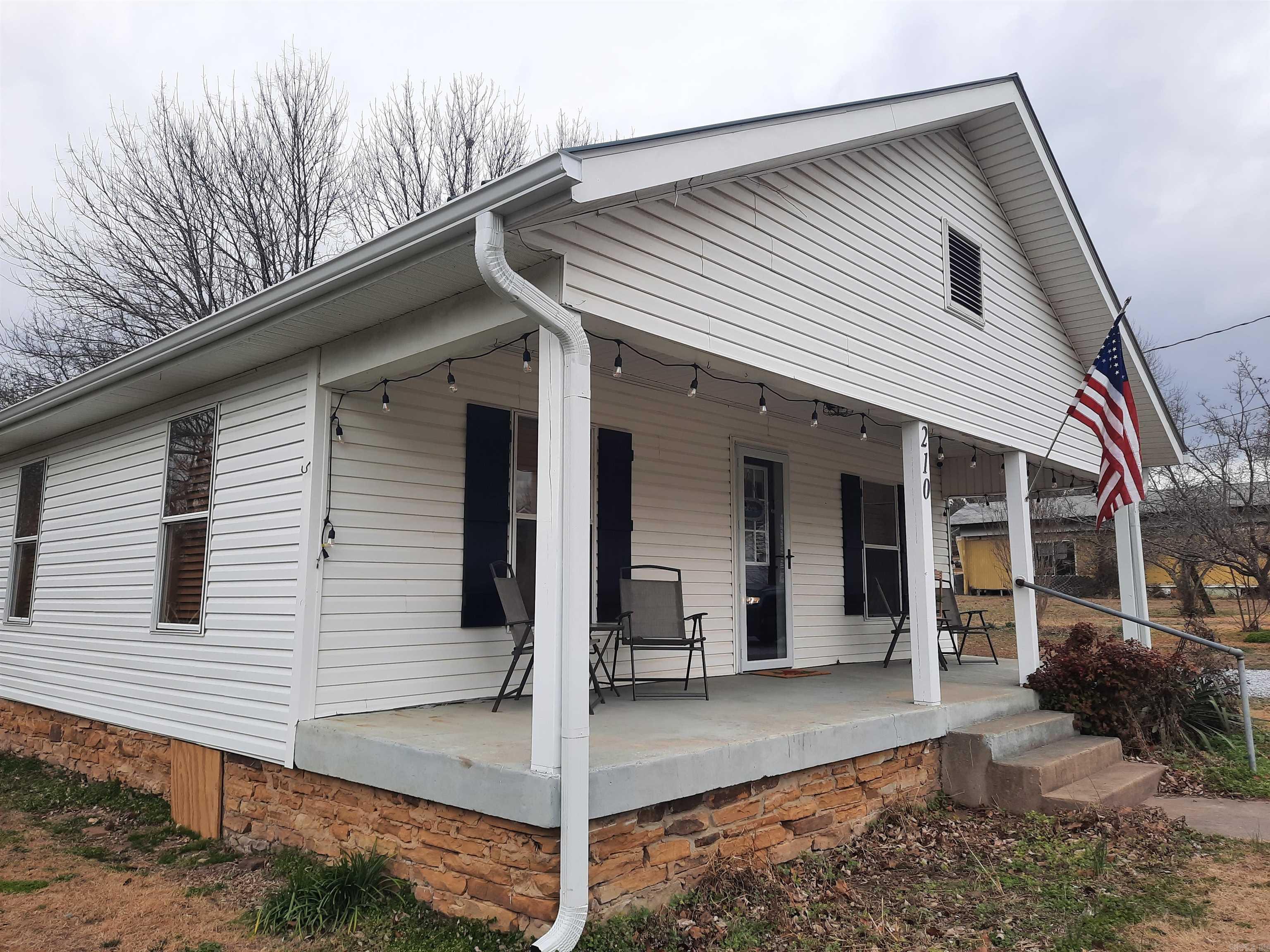 210 Vine  Mountain View, AR