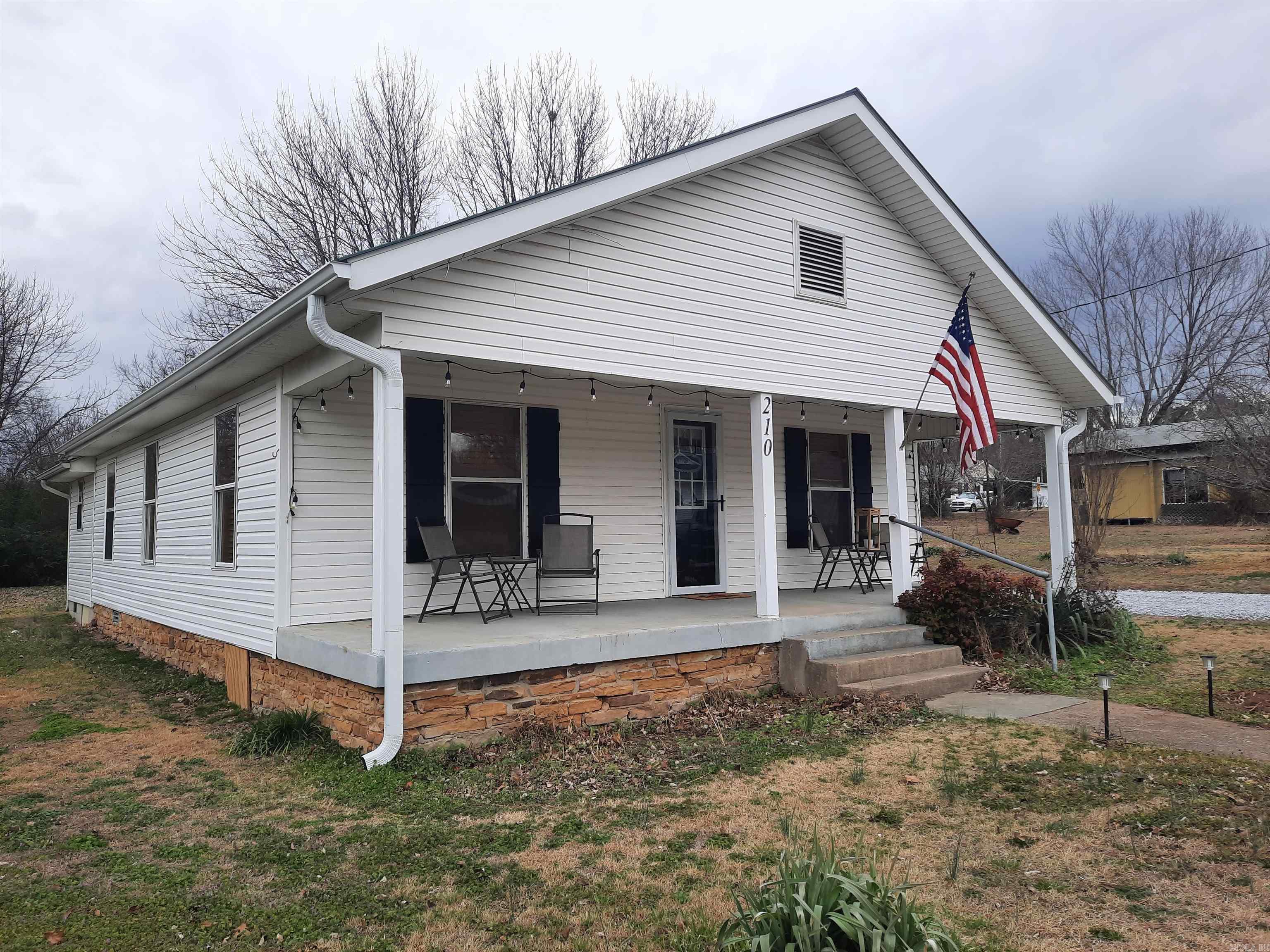 210 Vine  Mountain View, AR