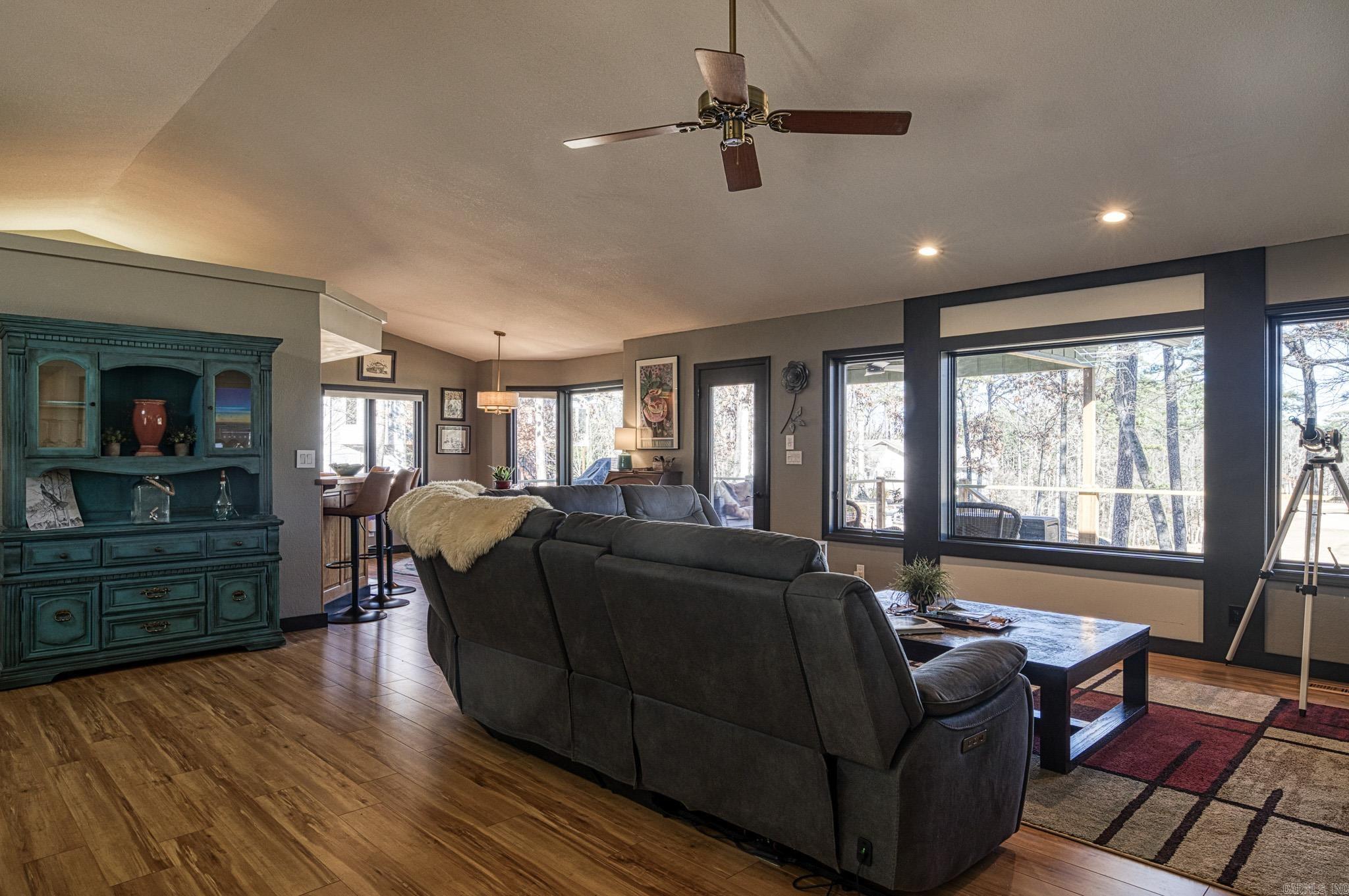 32 Doscientos Circle  Hot Springs Village, AR