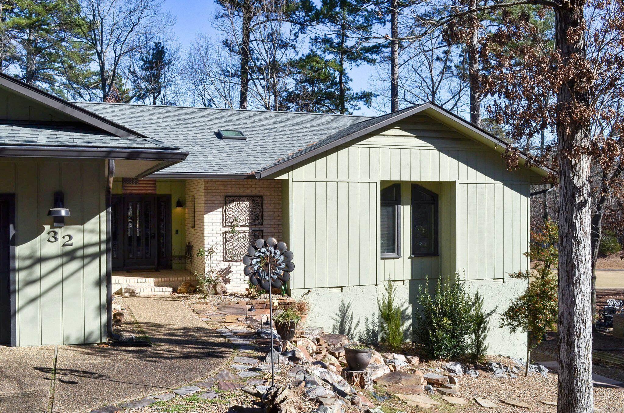 32 Doscientos Circle  Hot Springs Village, AR