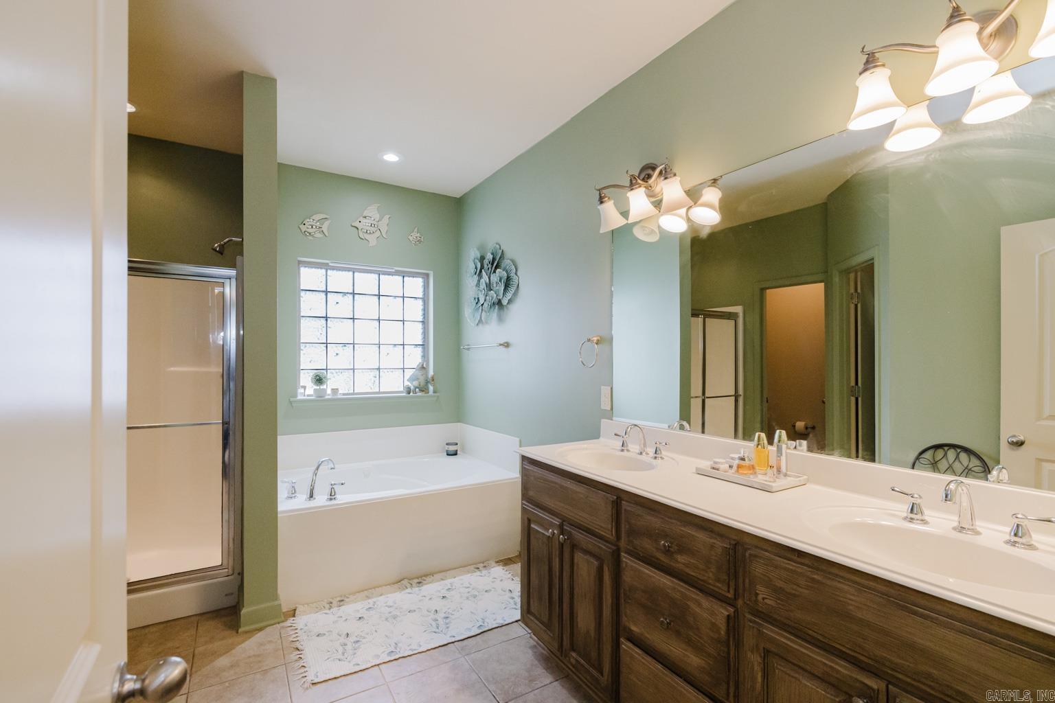 1100 Oak Glenn Loop  Bryant, AR