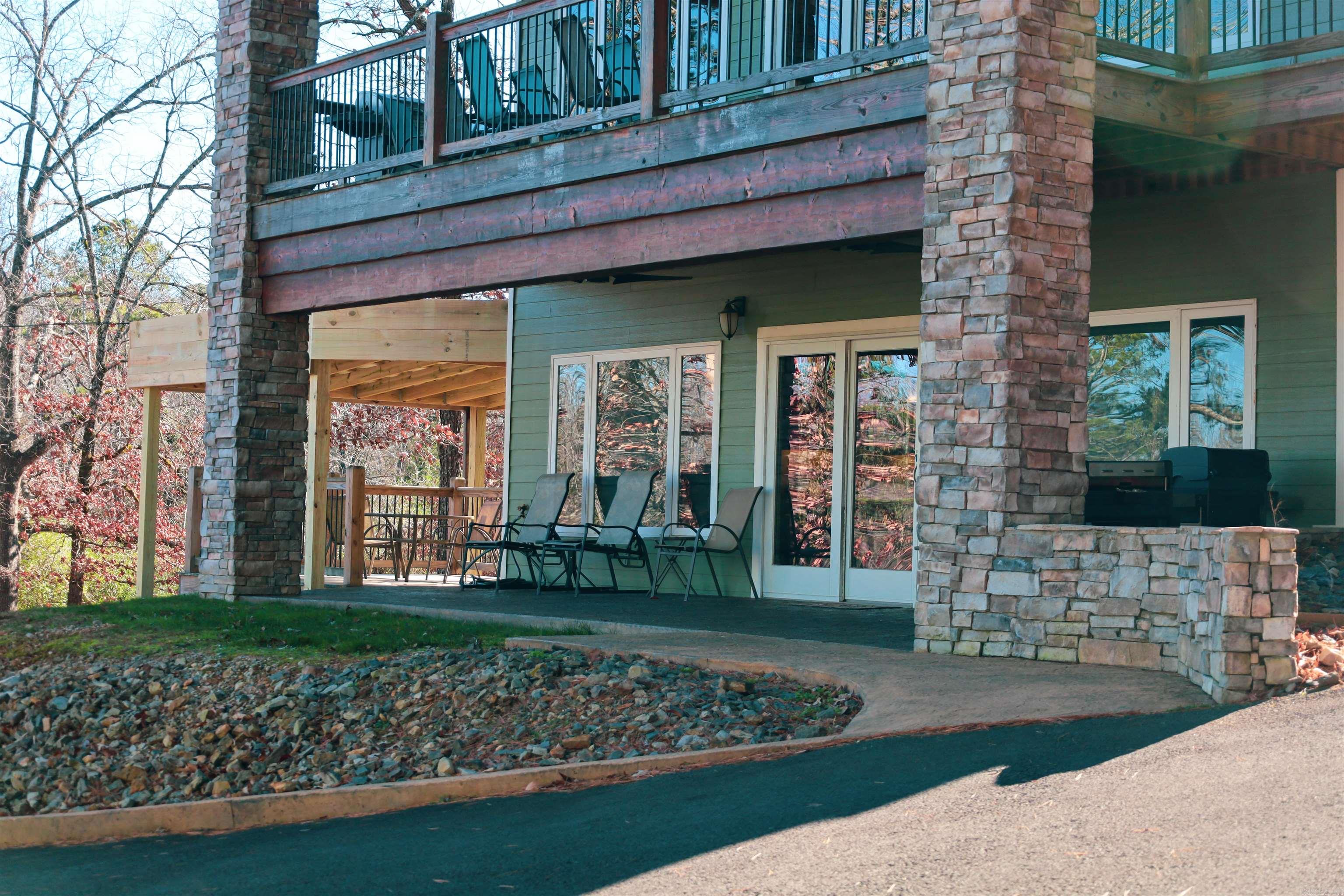 85 Lakeshore  Greers Ferry, AR