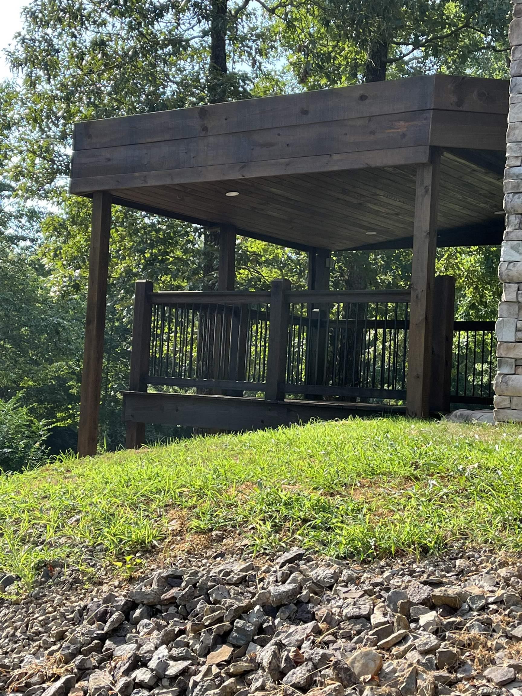 85 Lakeshore  Greers Ferry, AR