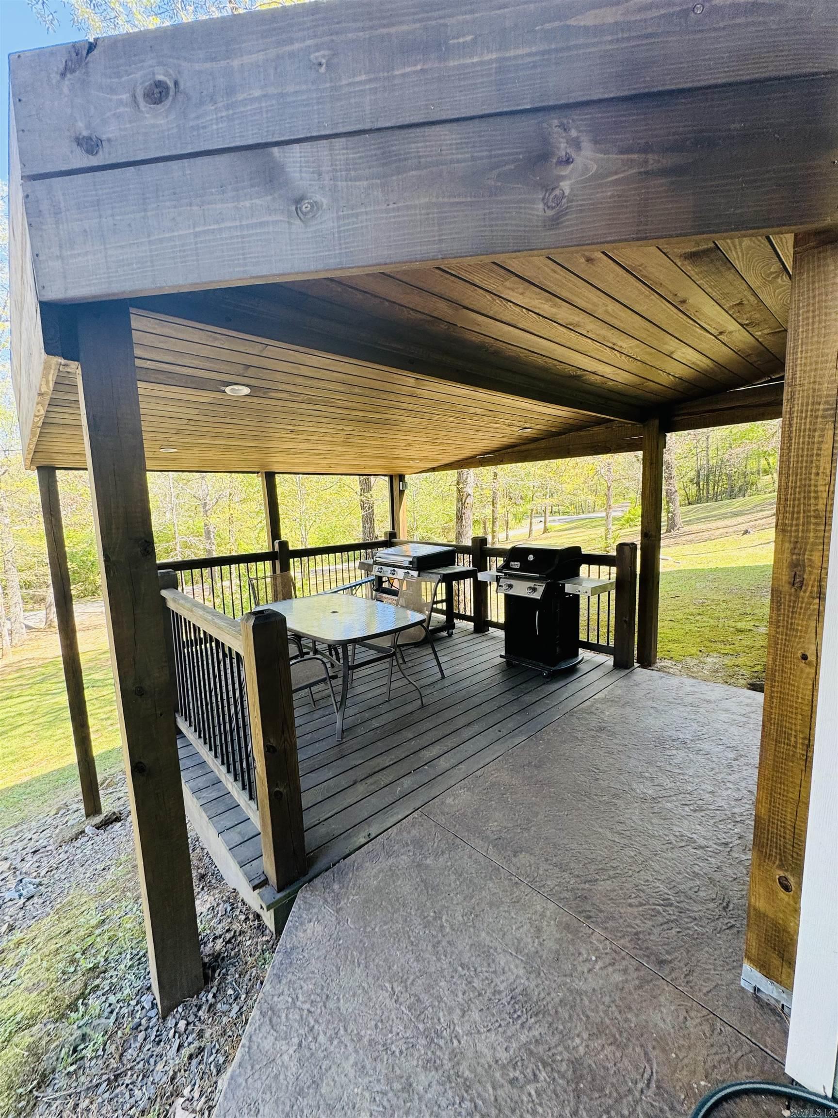 85 Lakeshore  Greers Ferry, AR