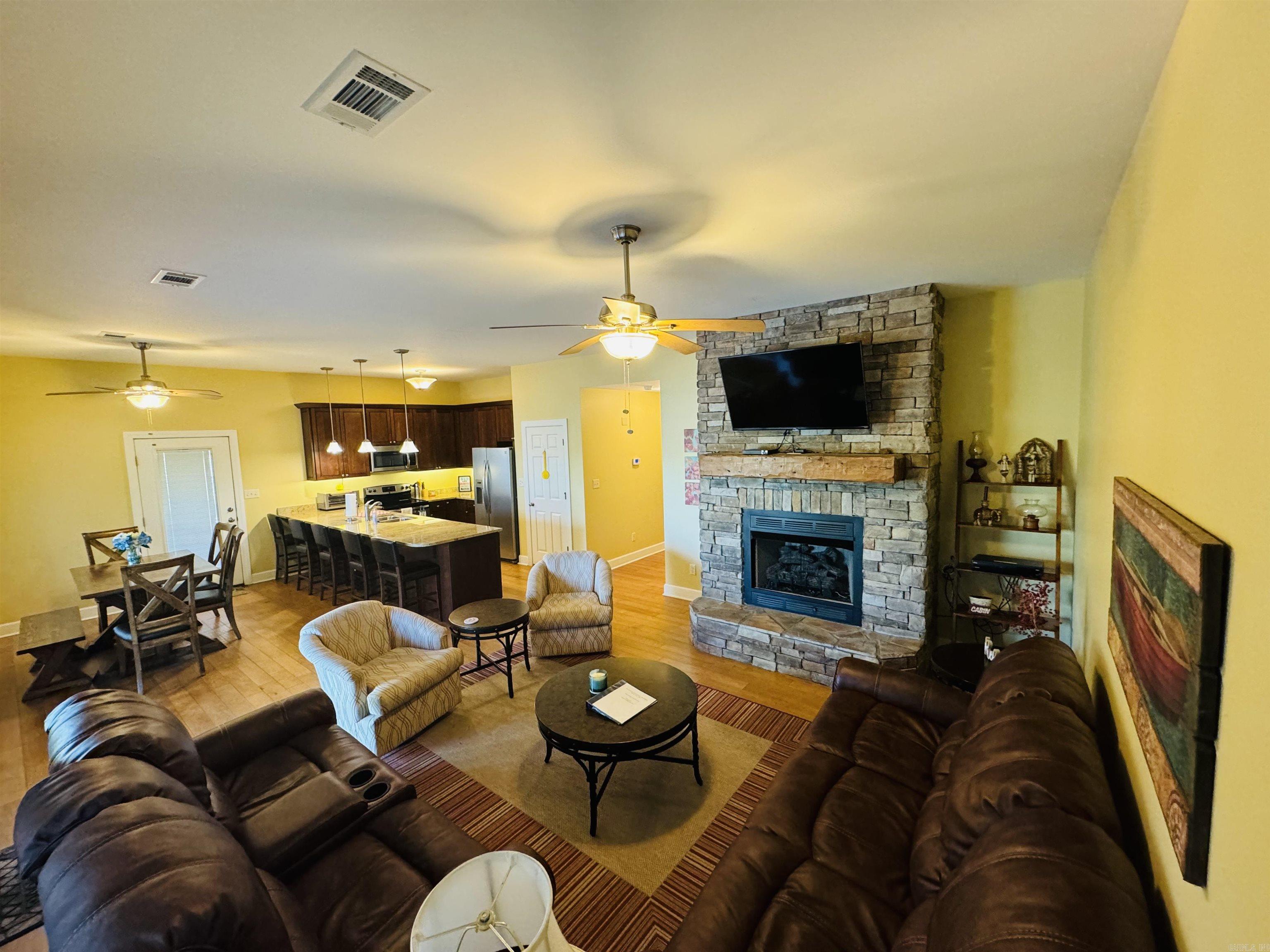 85 Lakeshore  Greers Ferry, AR