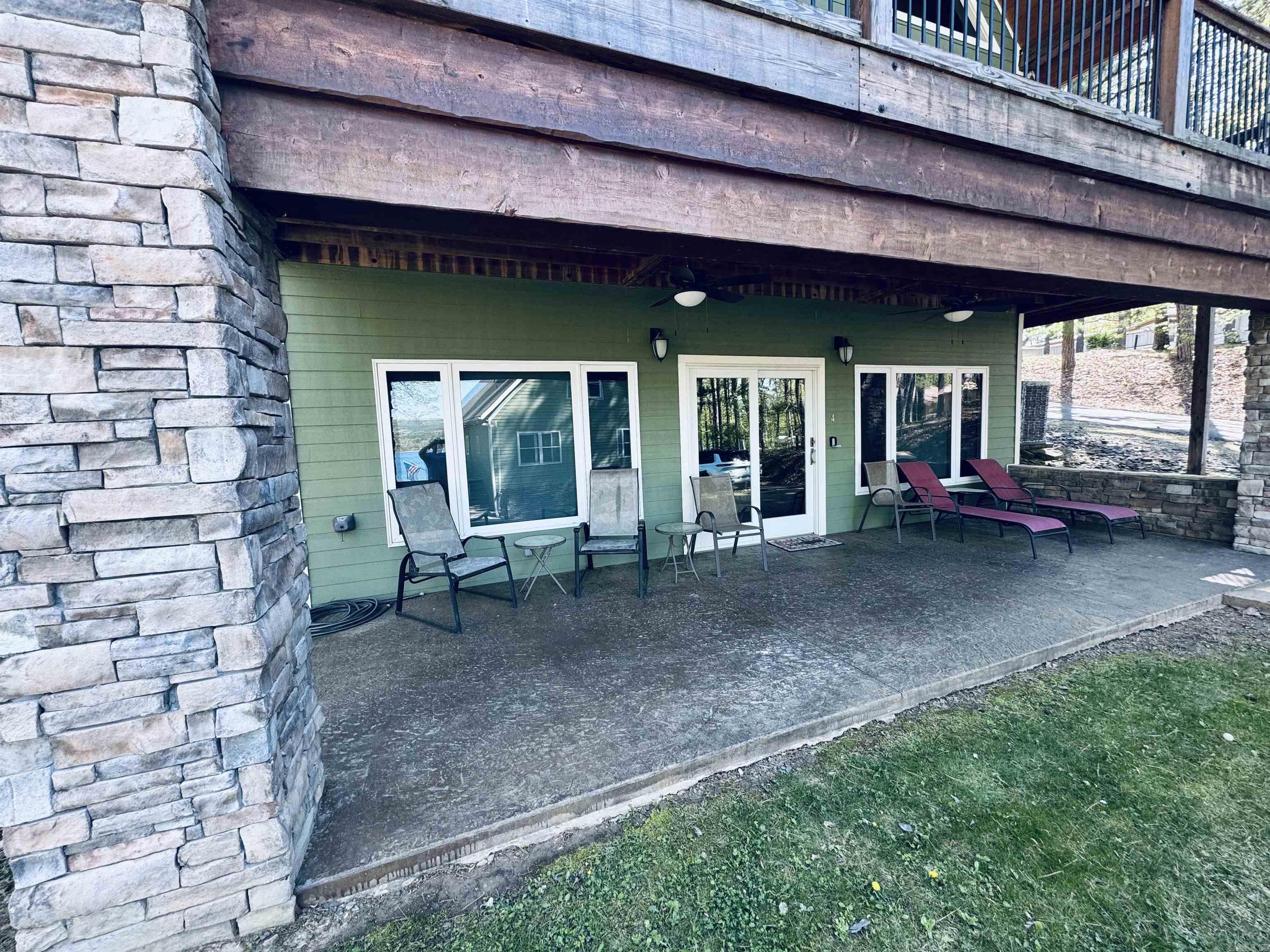 85 Lakeshore  Greers Ferry, AR