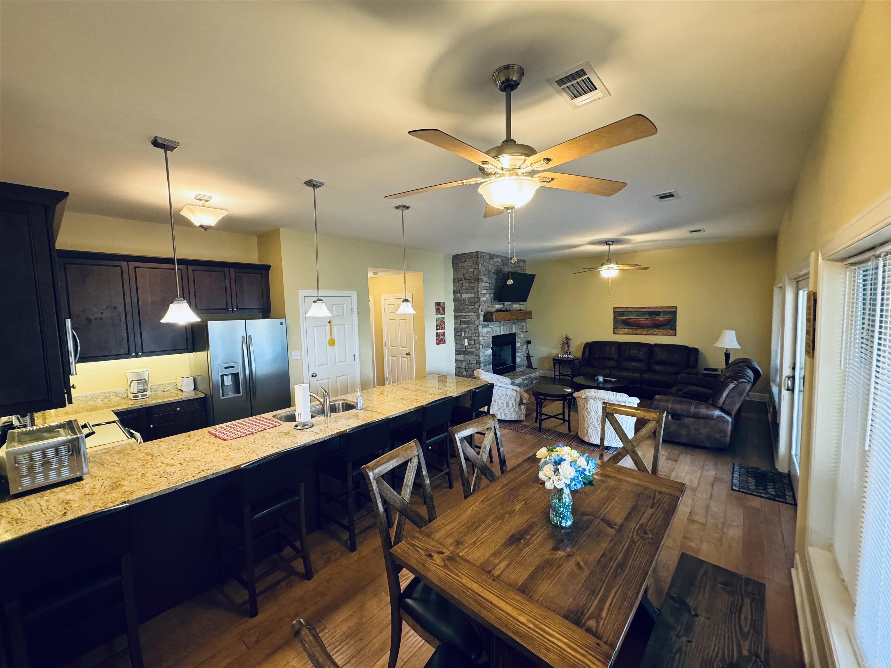 85 Lakeshore  Greers Ferry, AR