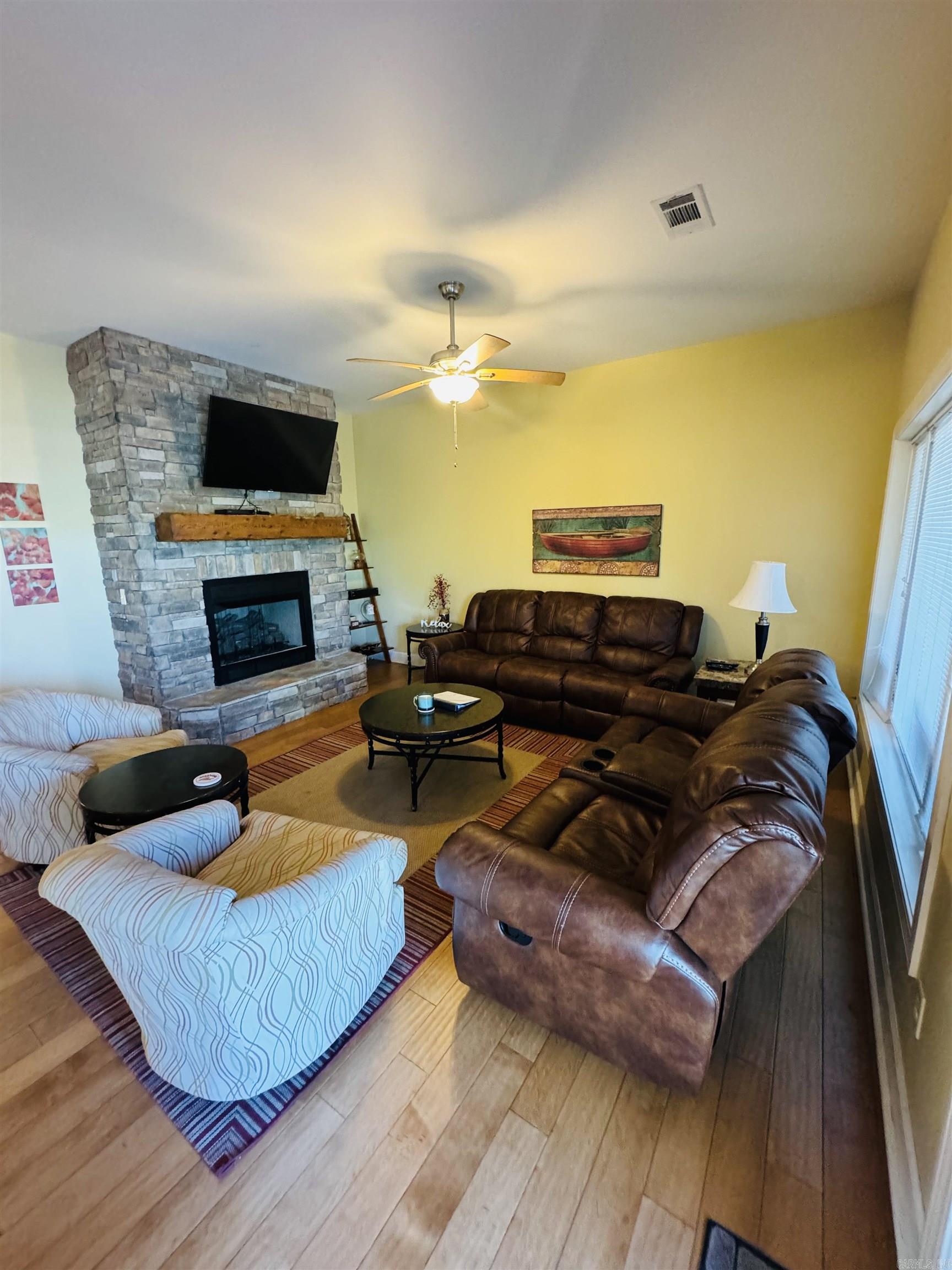 85 Lakeshore  Greers Ferry, AR