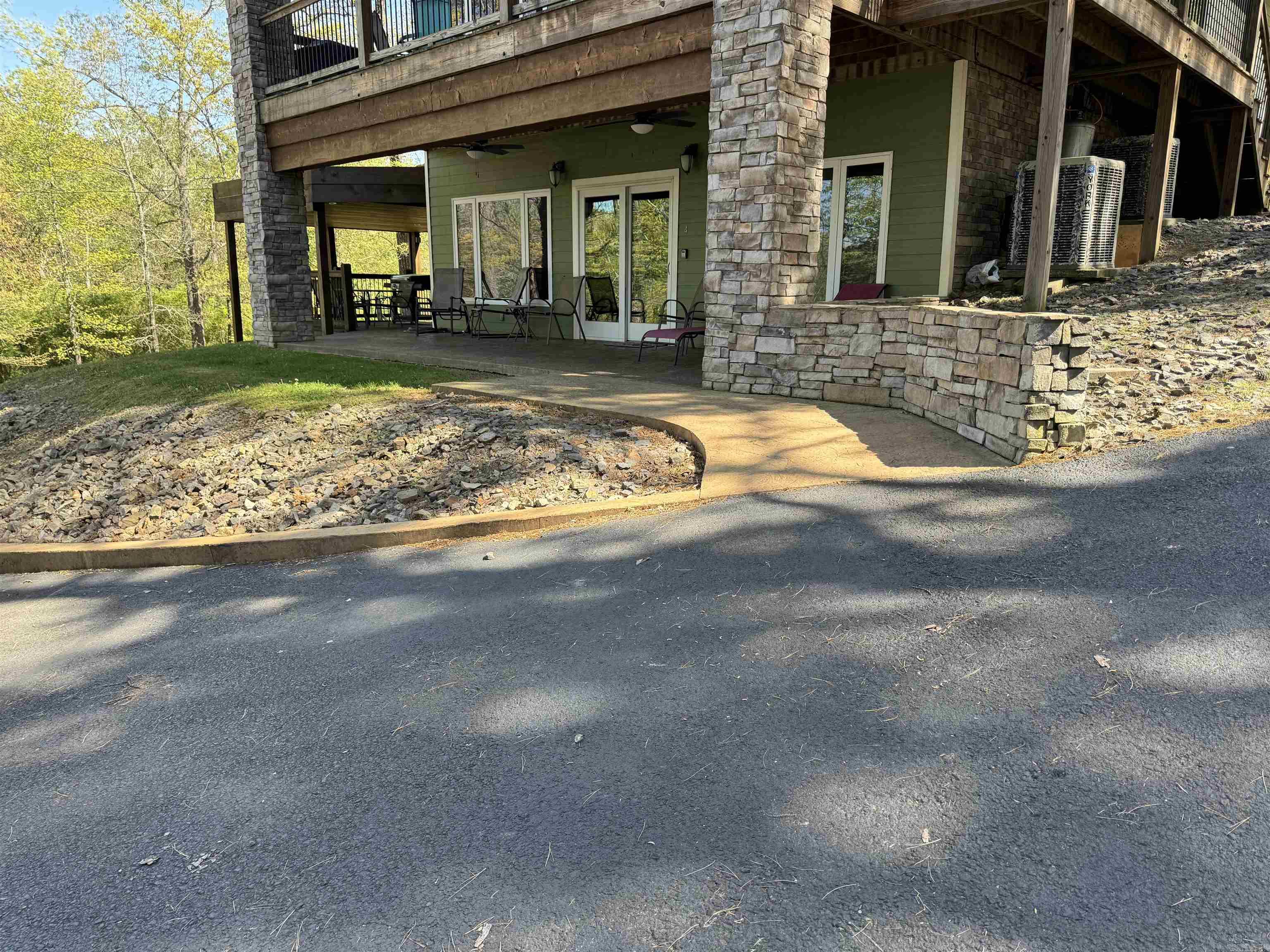 85 Lakeshore  Greers Ferry, AR