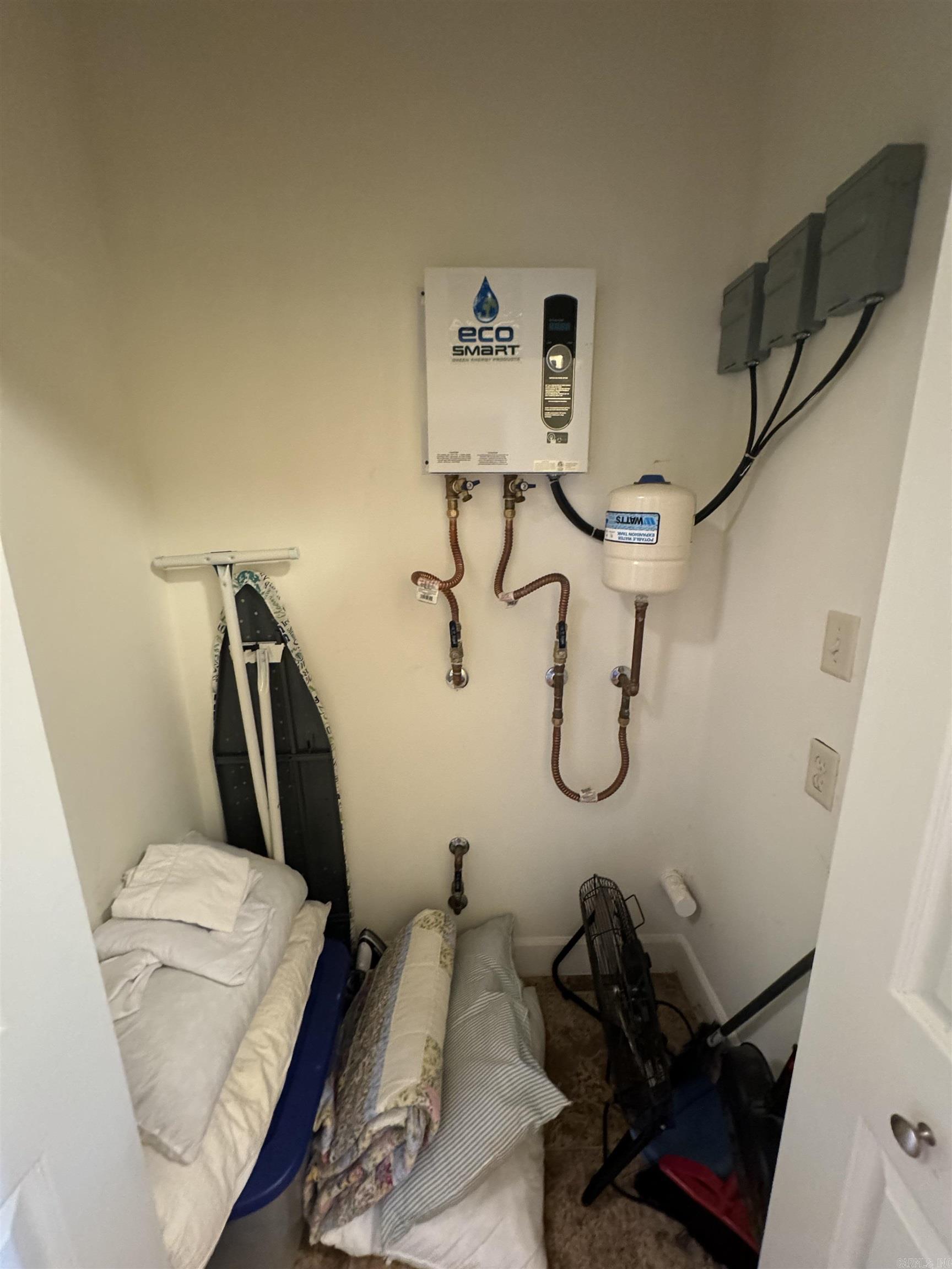 85 Lakeshore  Greers Ferry, AR