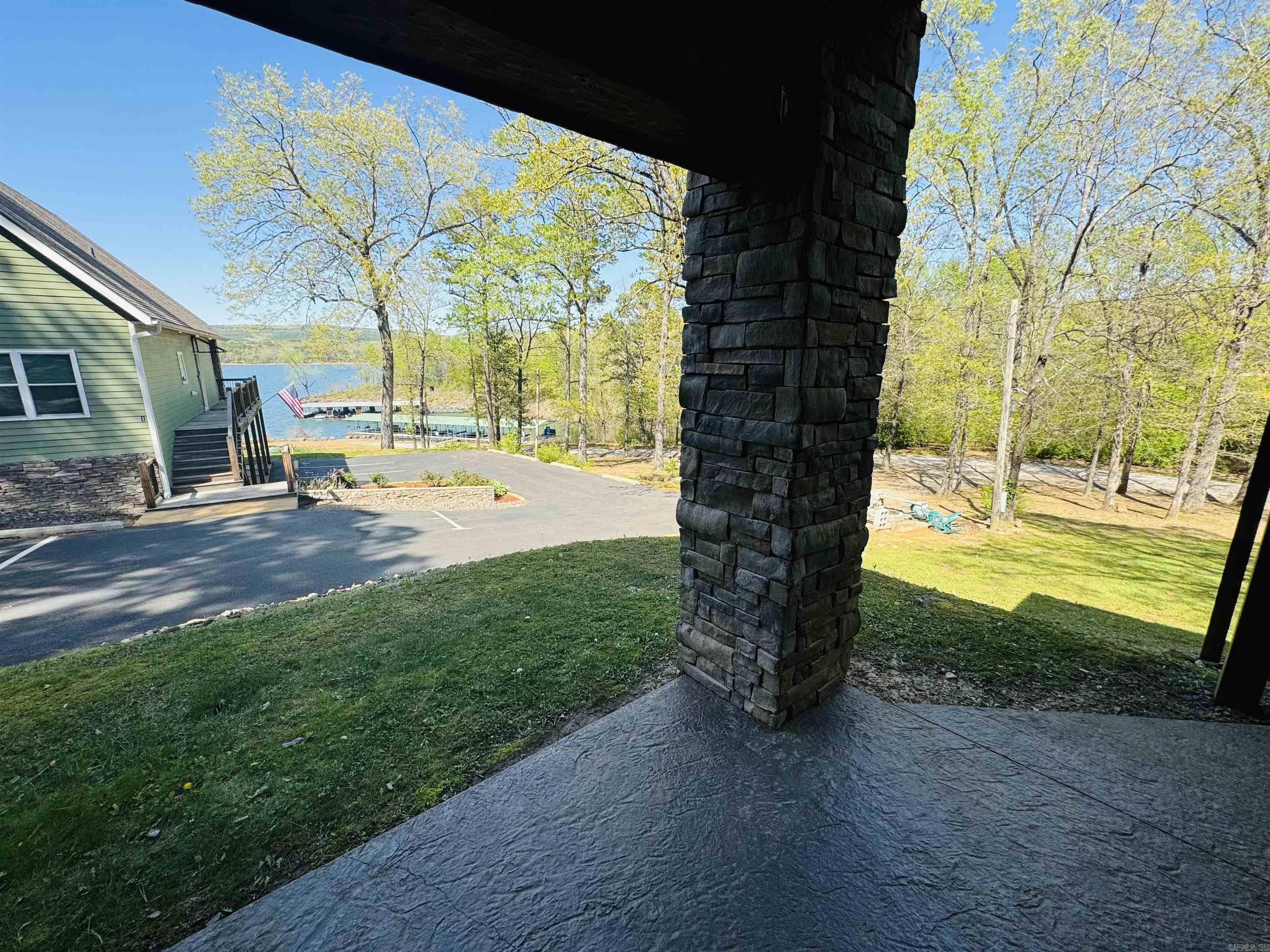 85 Lakeshore  Greers Ferry, AR