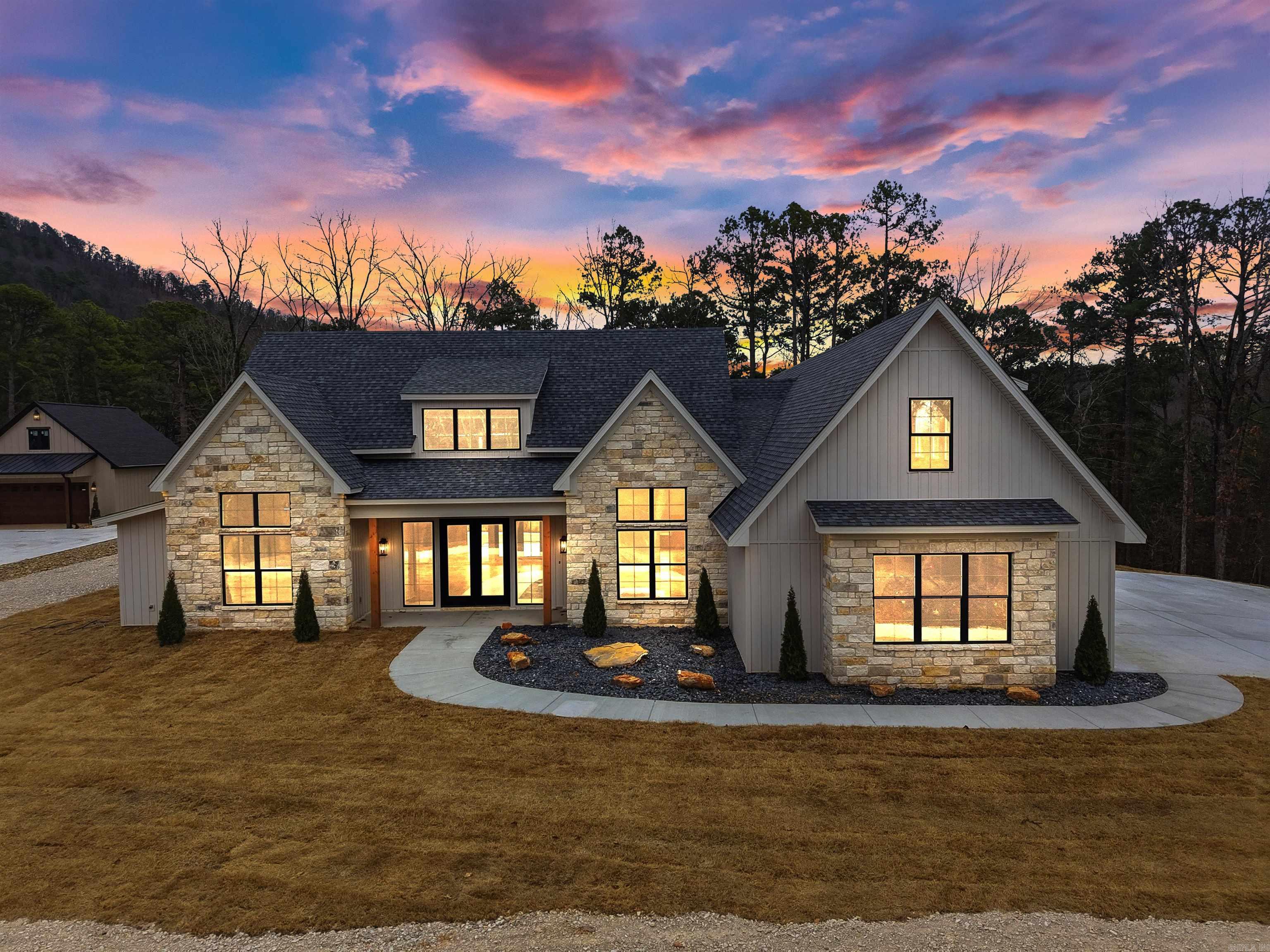 21 Southridge  Mount Ida, AR