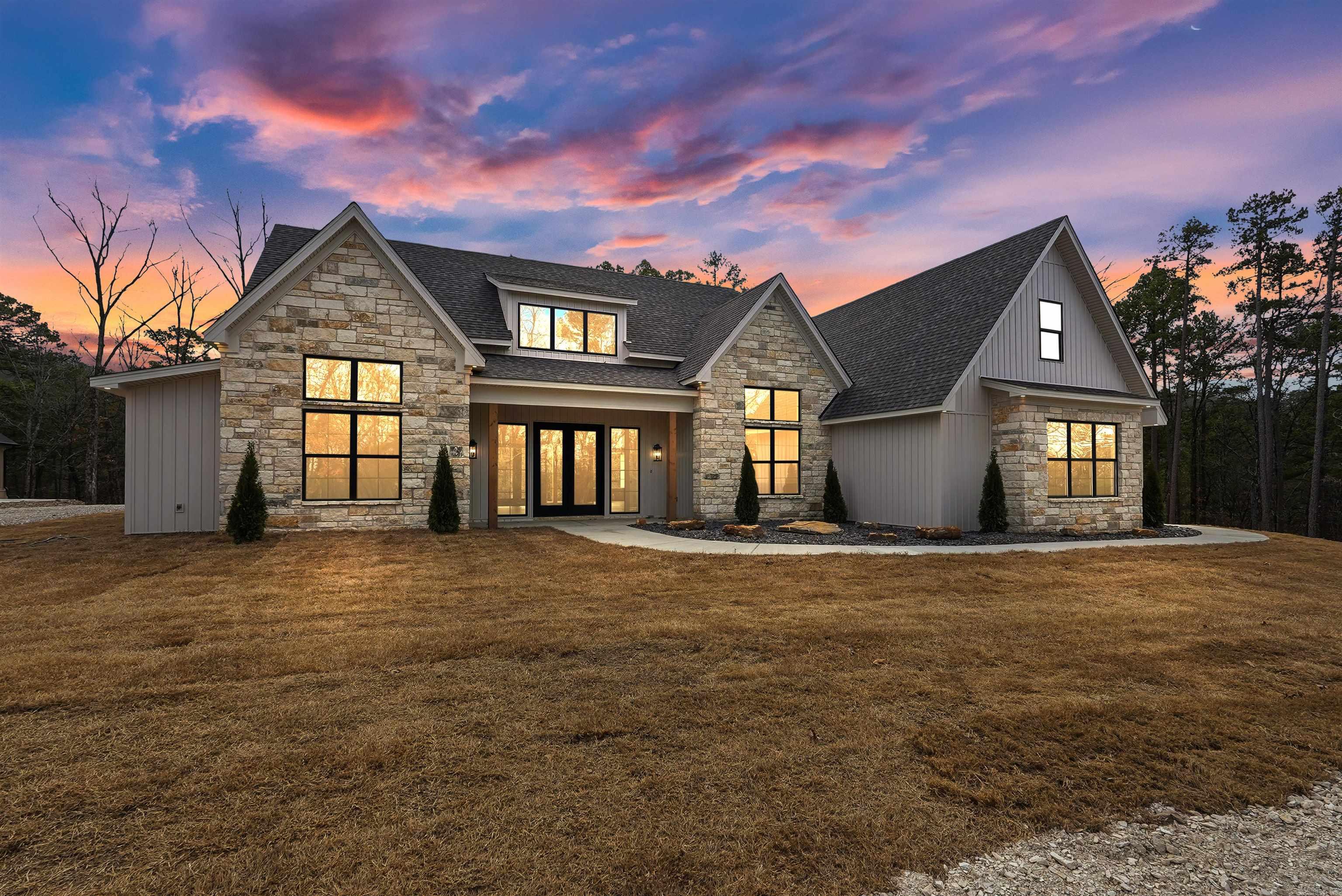 21 Southridge  Mount Ida, AR