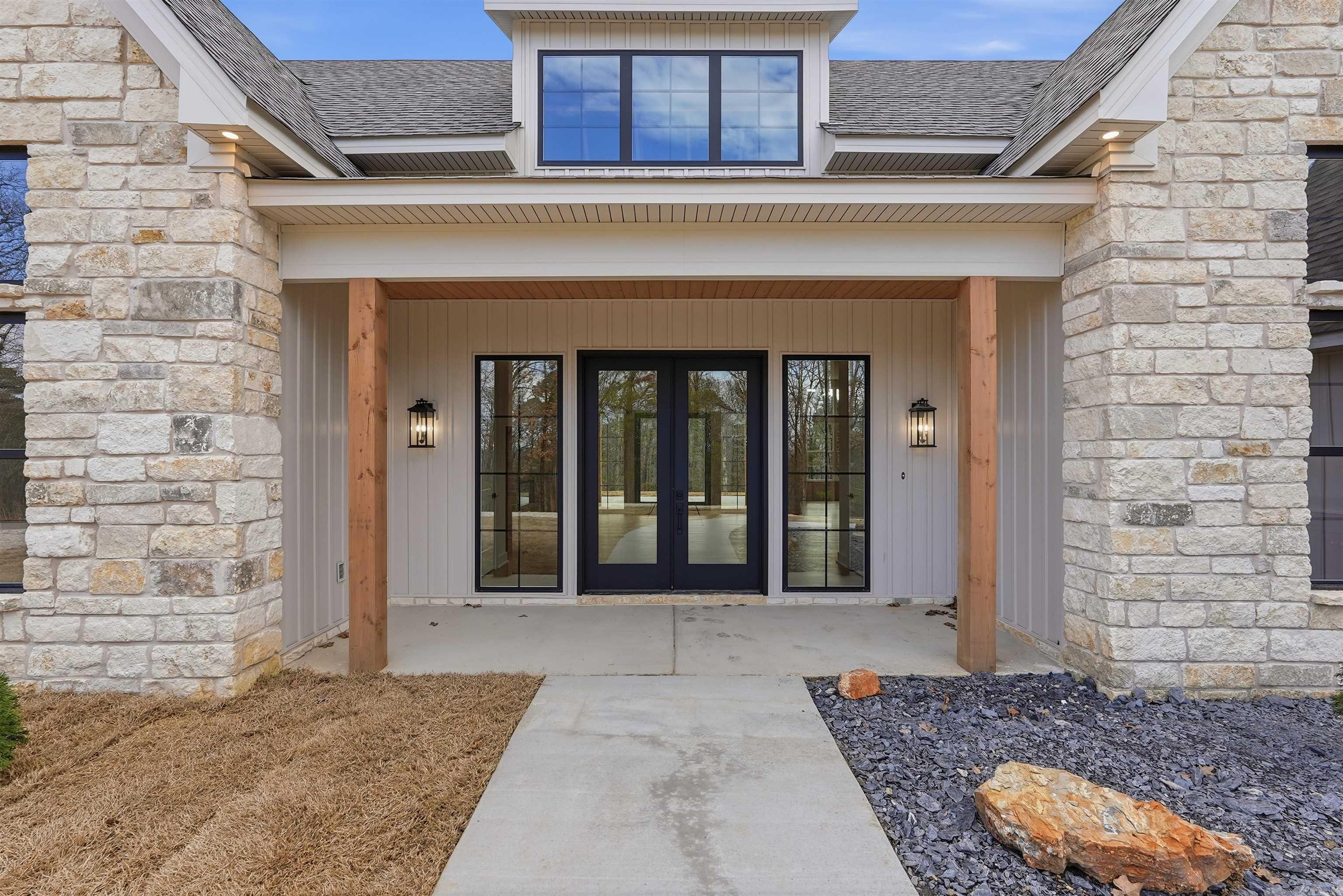 21 Southridge  Mount Ida, AR