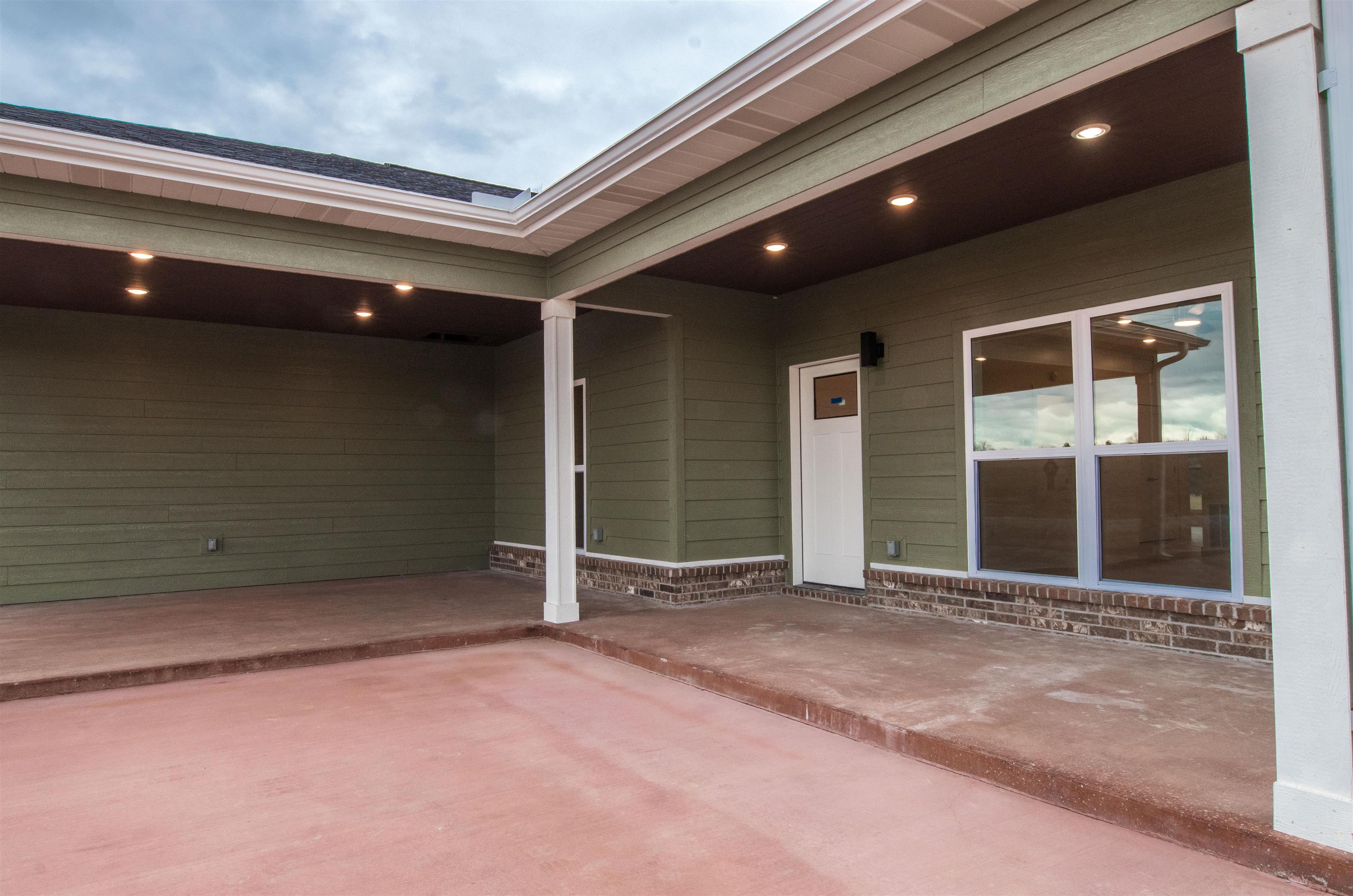 400 Firethorn Augusta Building Unit 2 Melbourne, AR