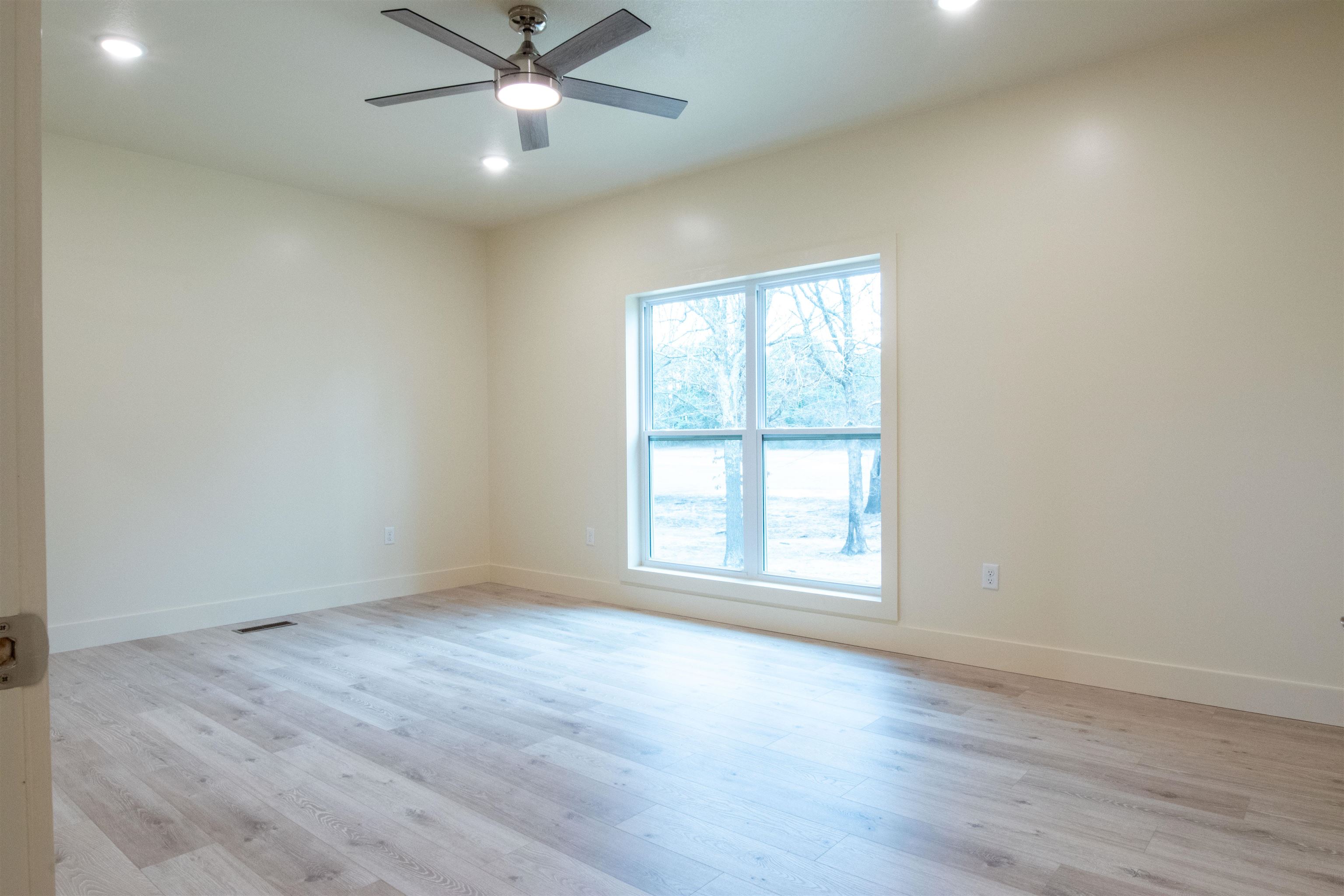 400 Firethorn Augusta Building Unit 2 Melbourne, AR