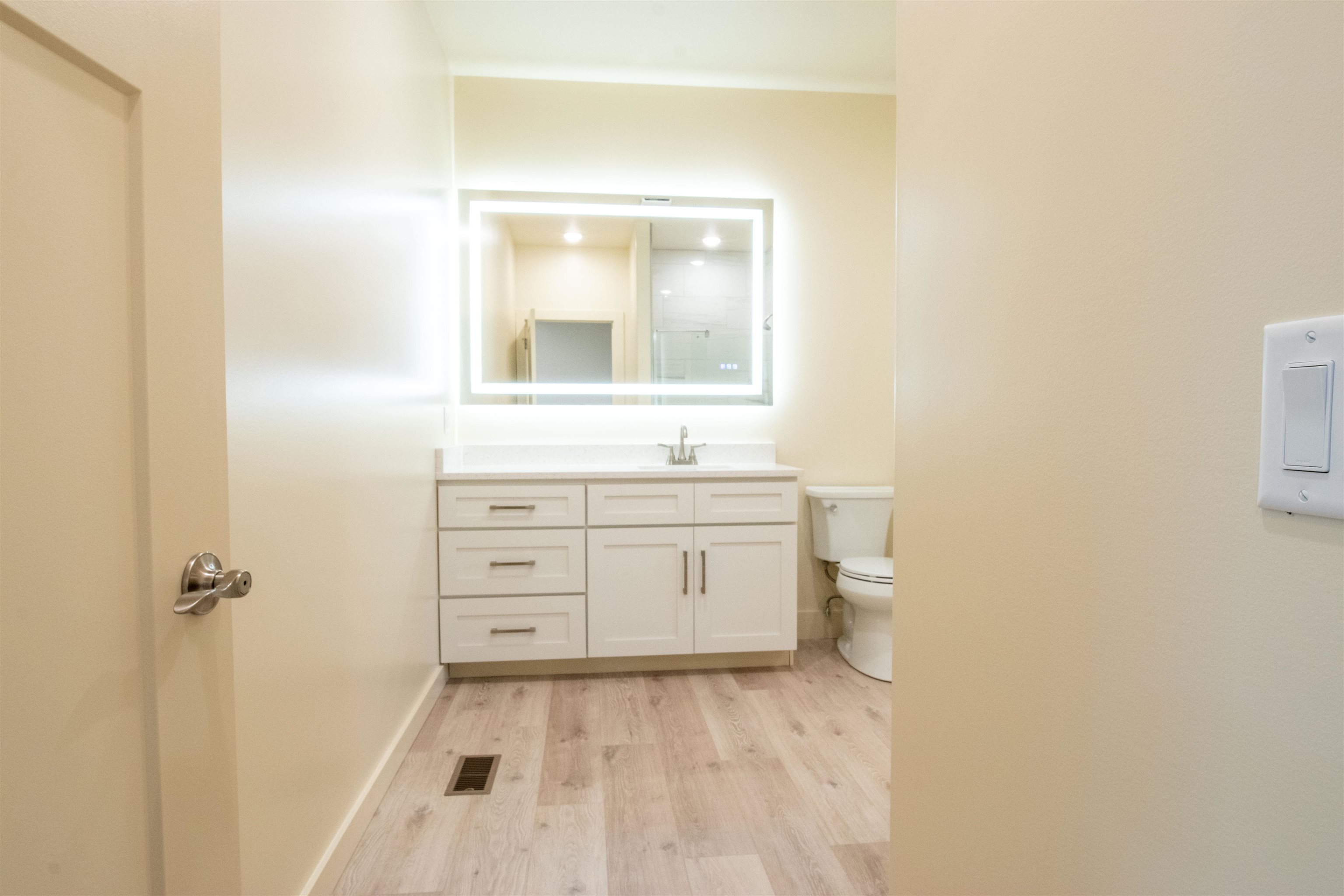 400 Firethorn Augusta Building Unit 2 Melbourne, AR