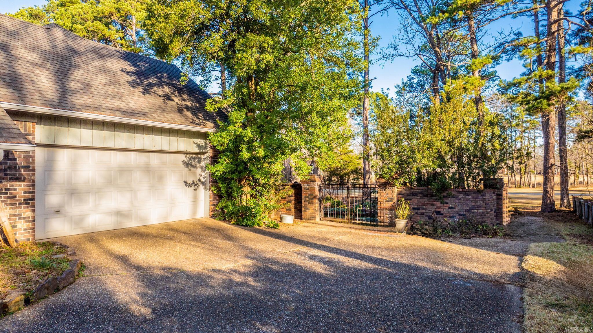 33 Club Manor Road  Maumelle, AR