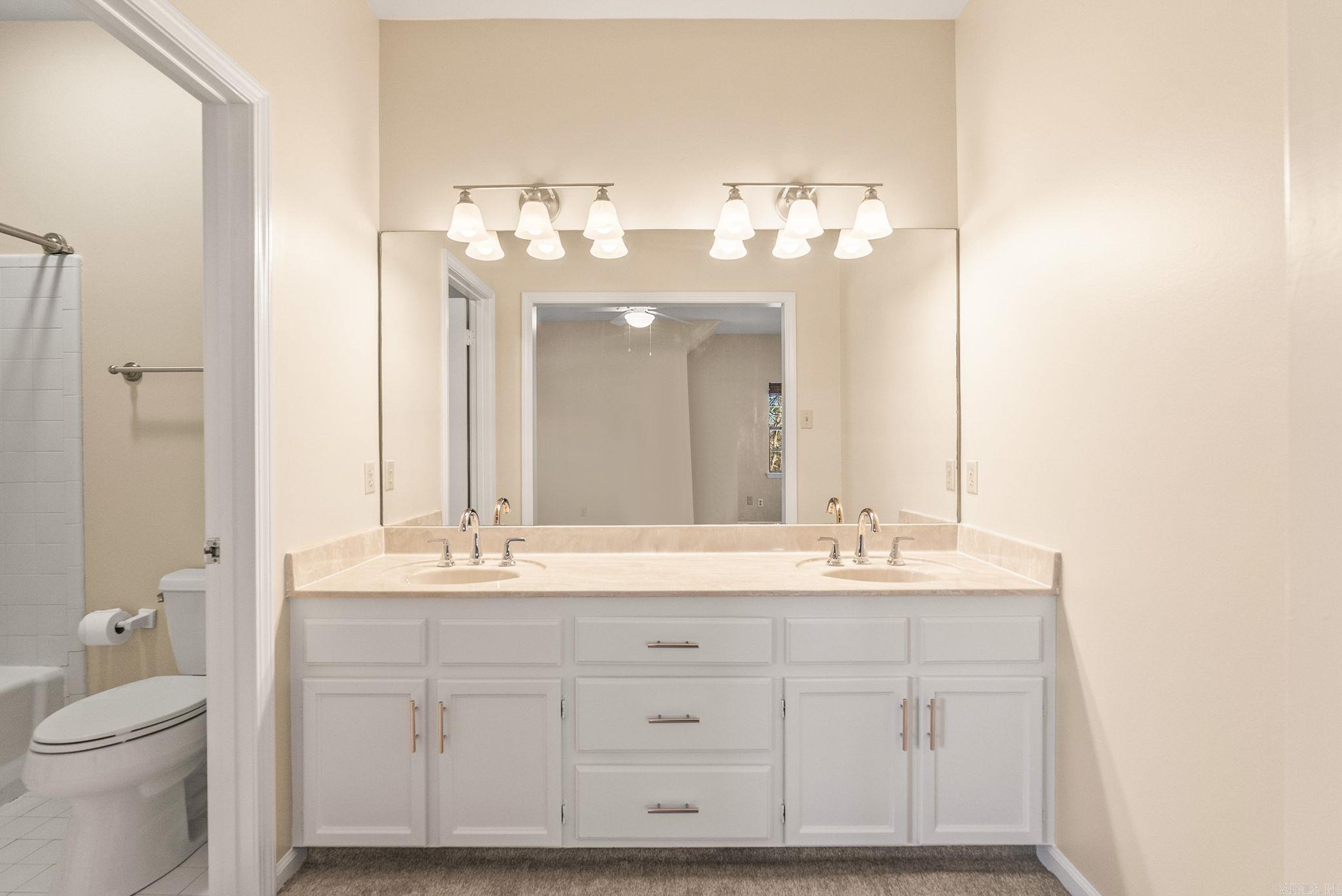 33 Club Manor Road  Maumelle, AR