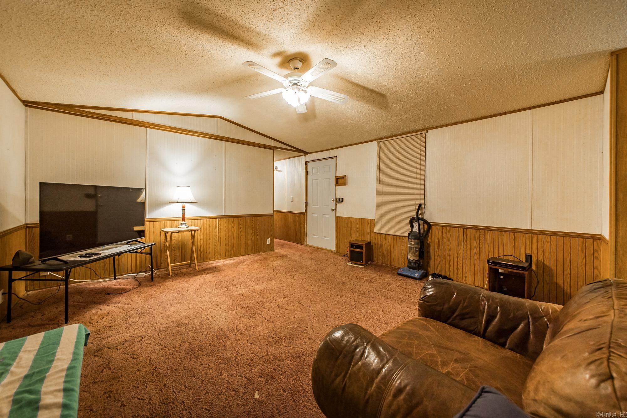 100 Simmons  Leola, AR