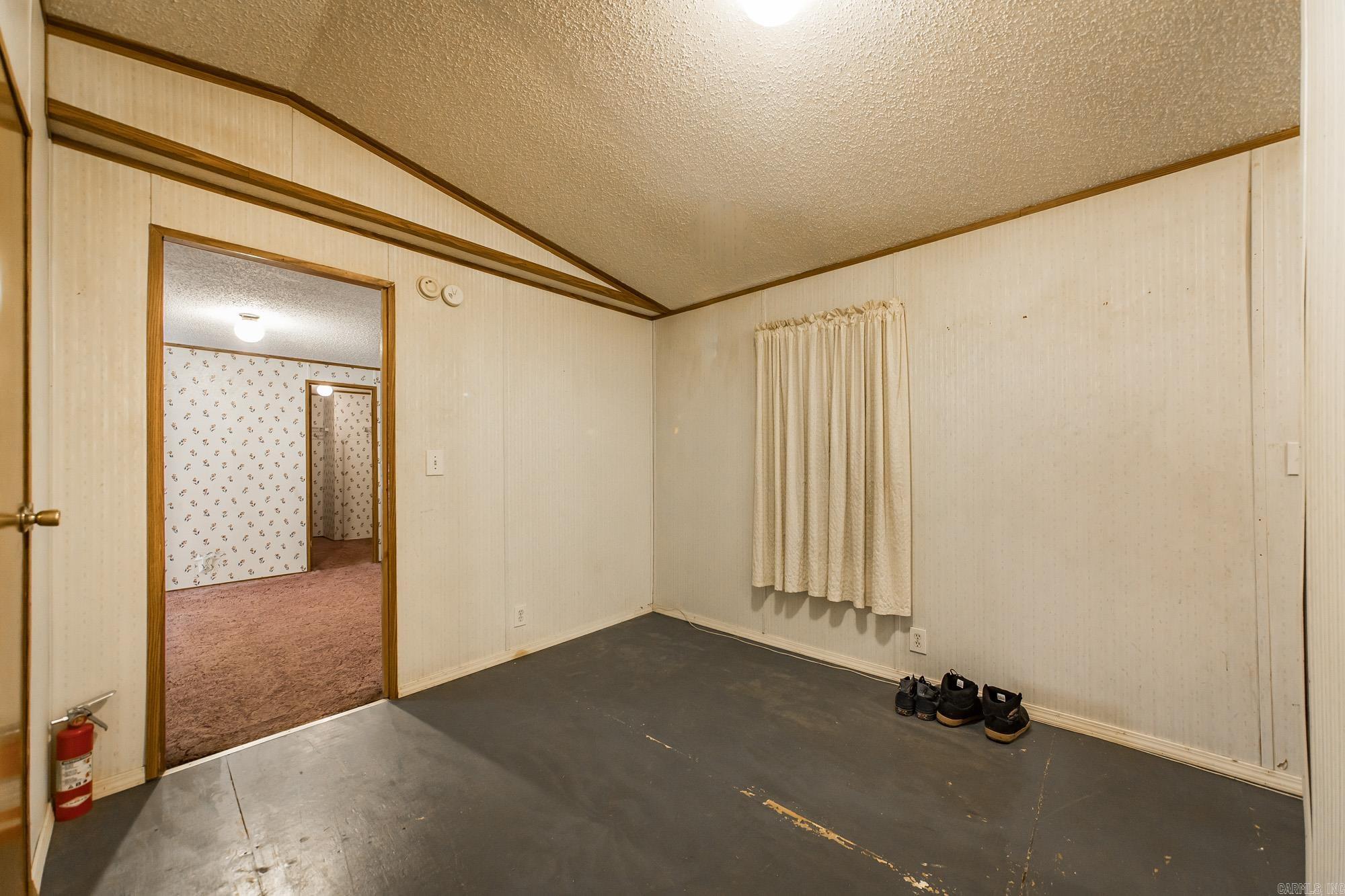 100 Simmons  Leola, AR