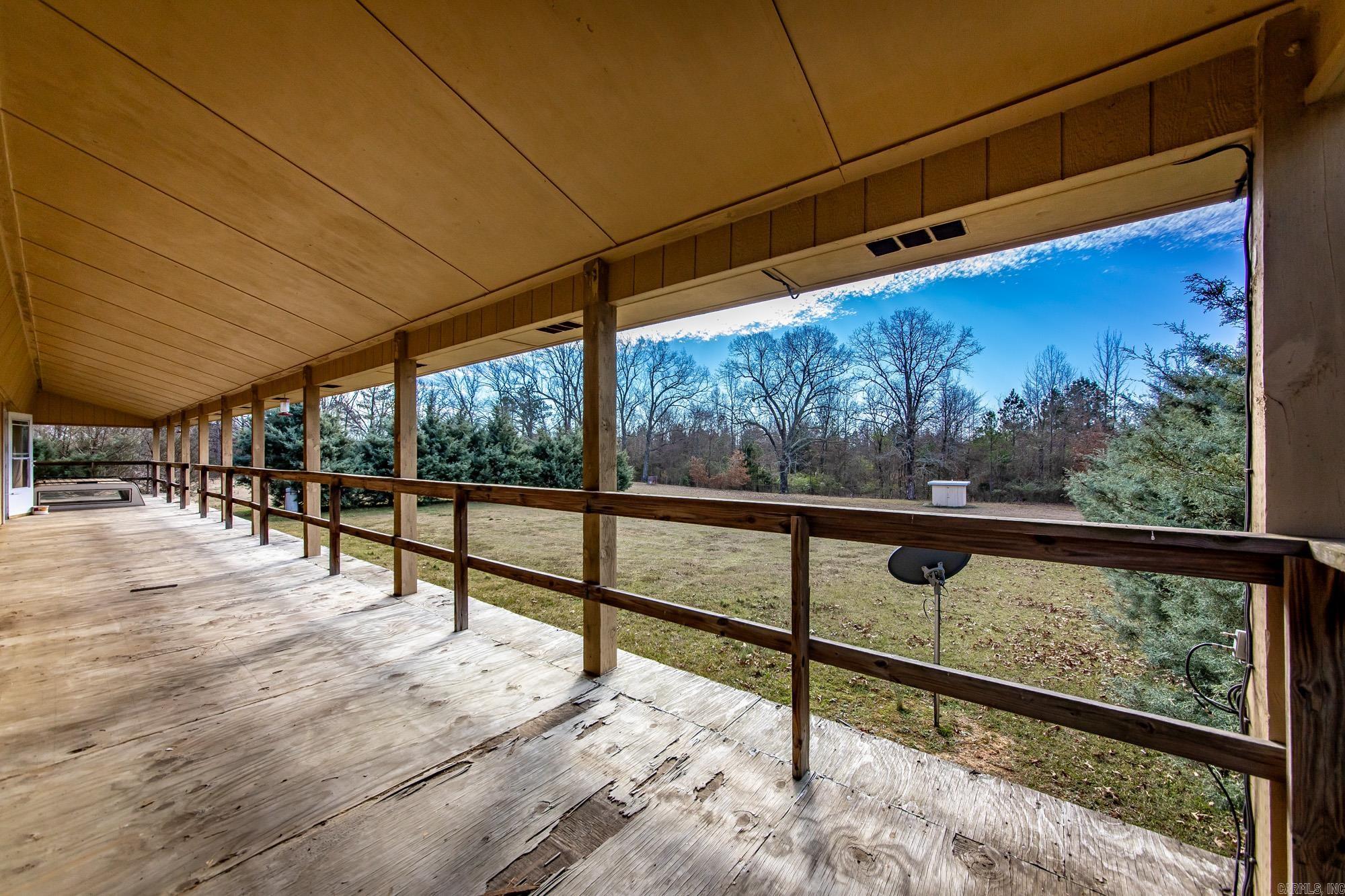 100 Simmons  Leola, AR