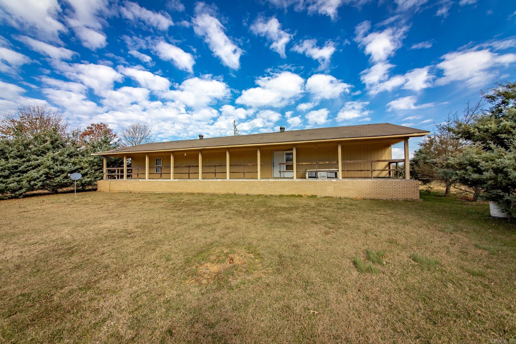 100 Simmons  Leola, AR