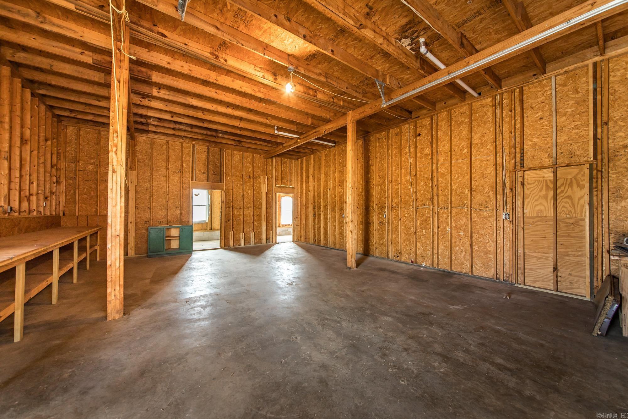 100 Simmons  Leola, AR