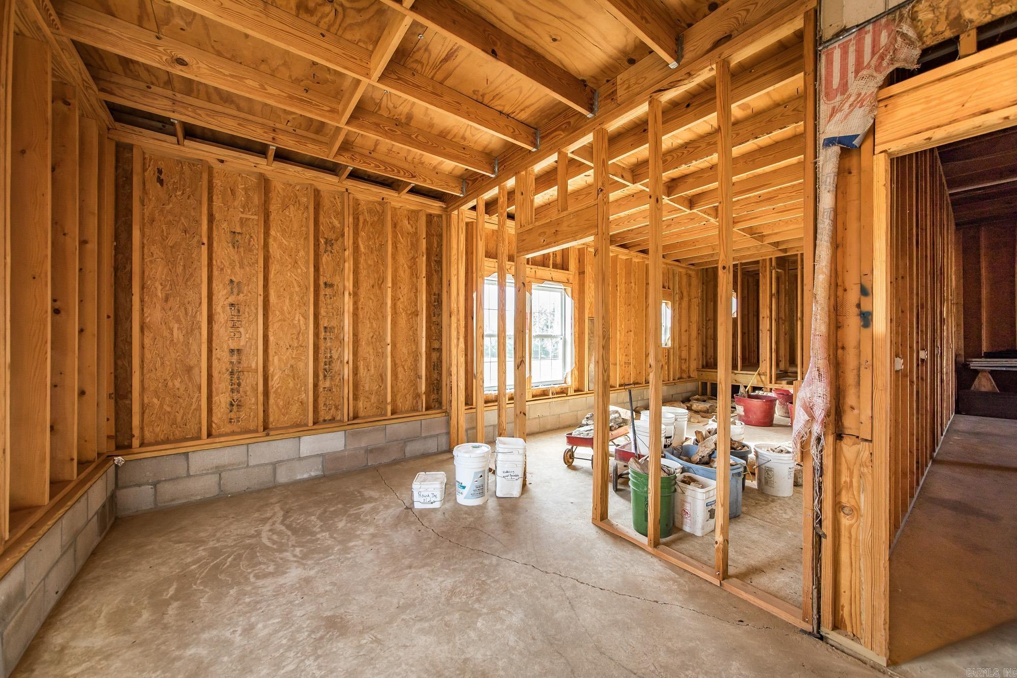 100 Simmons  Leola, AR