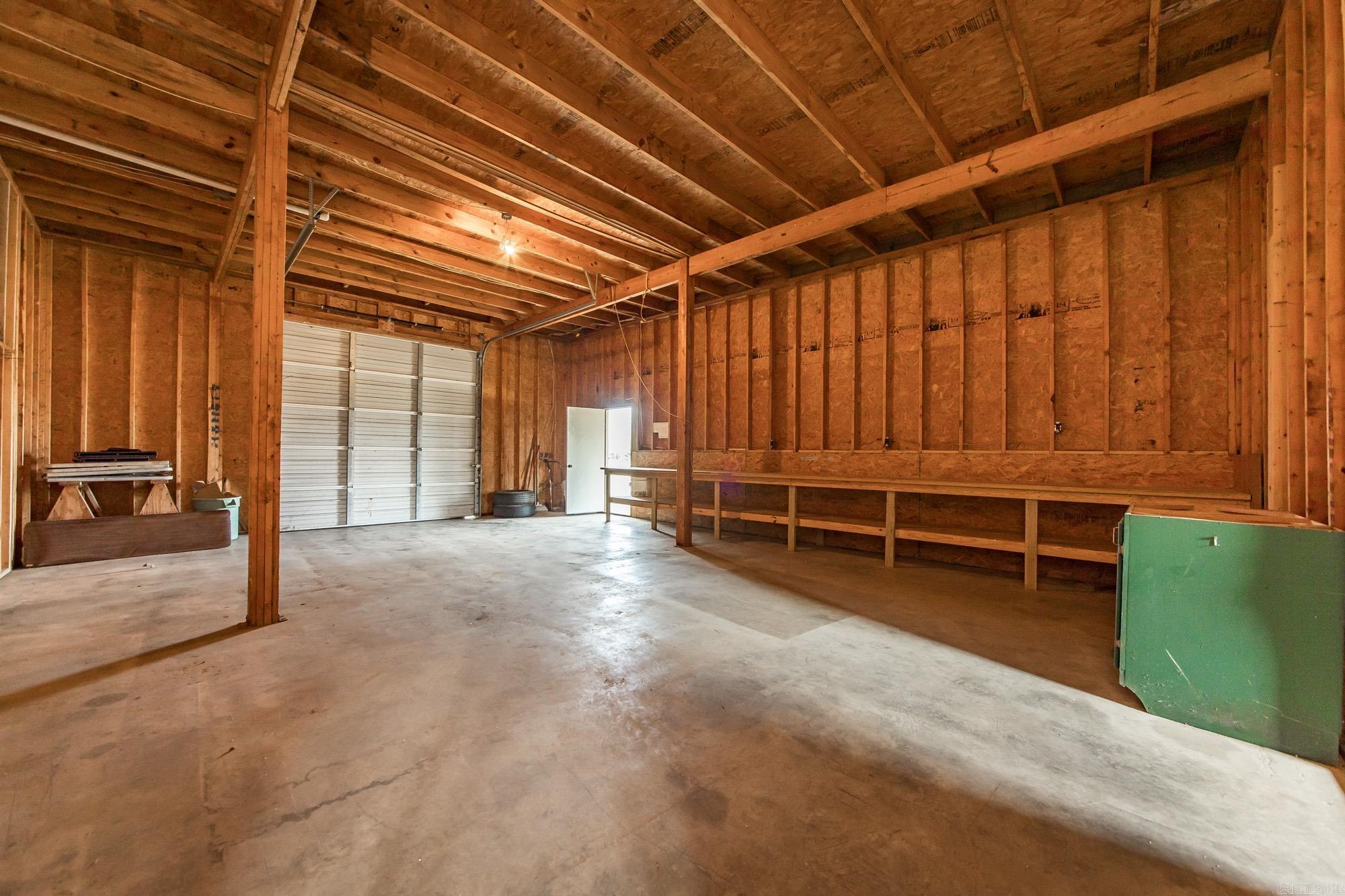 100 Simmons  Leola, AR