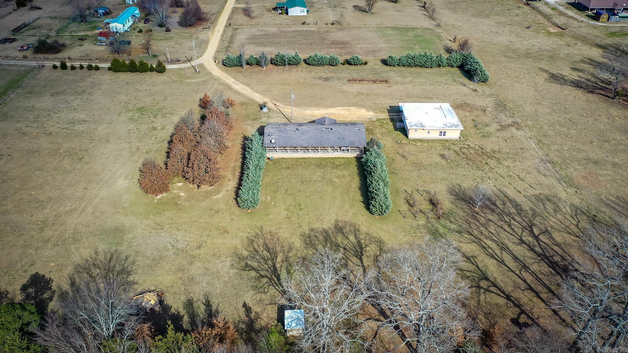 100 Simmons  Leola, AR