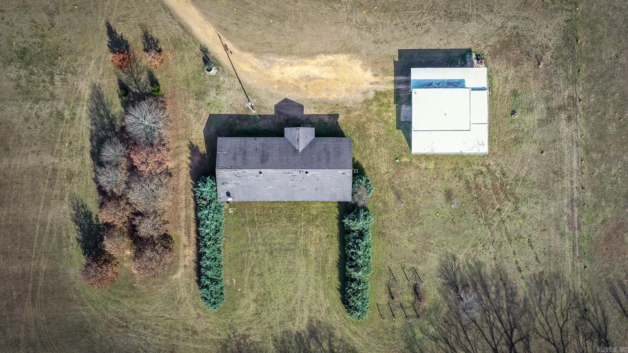 100 Simmons  Leola, AR