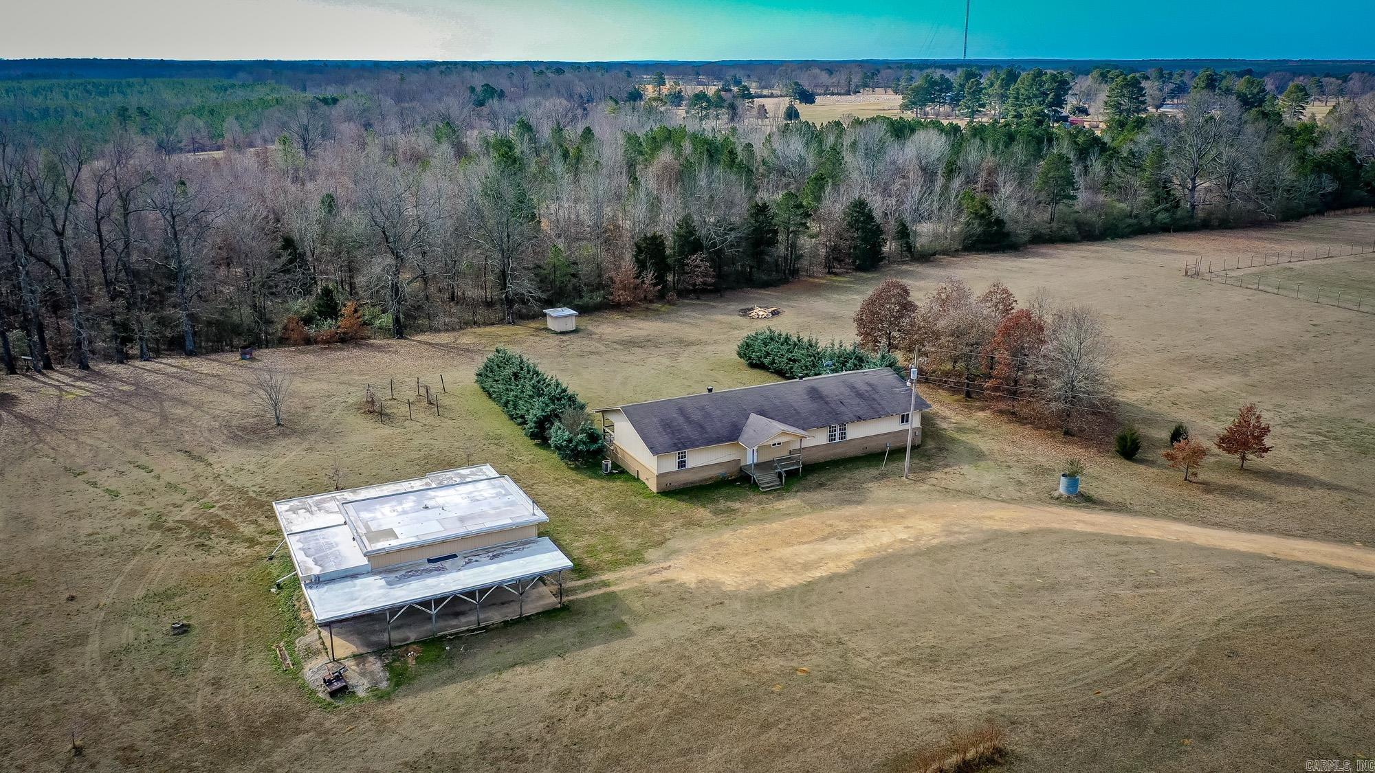 100 Simmons  Leola, AR