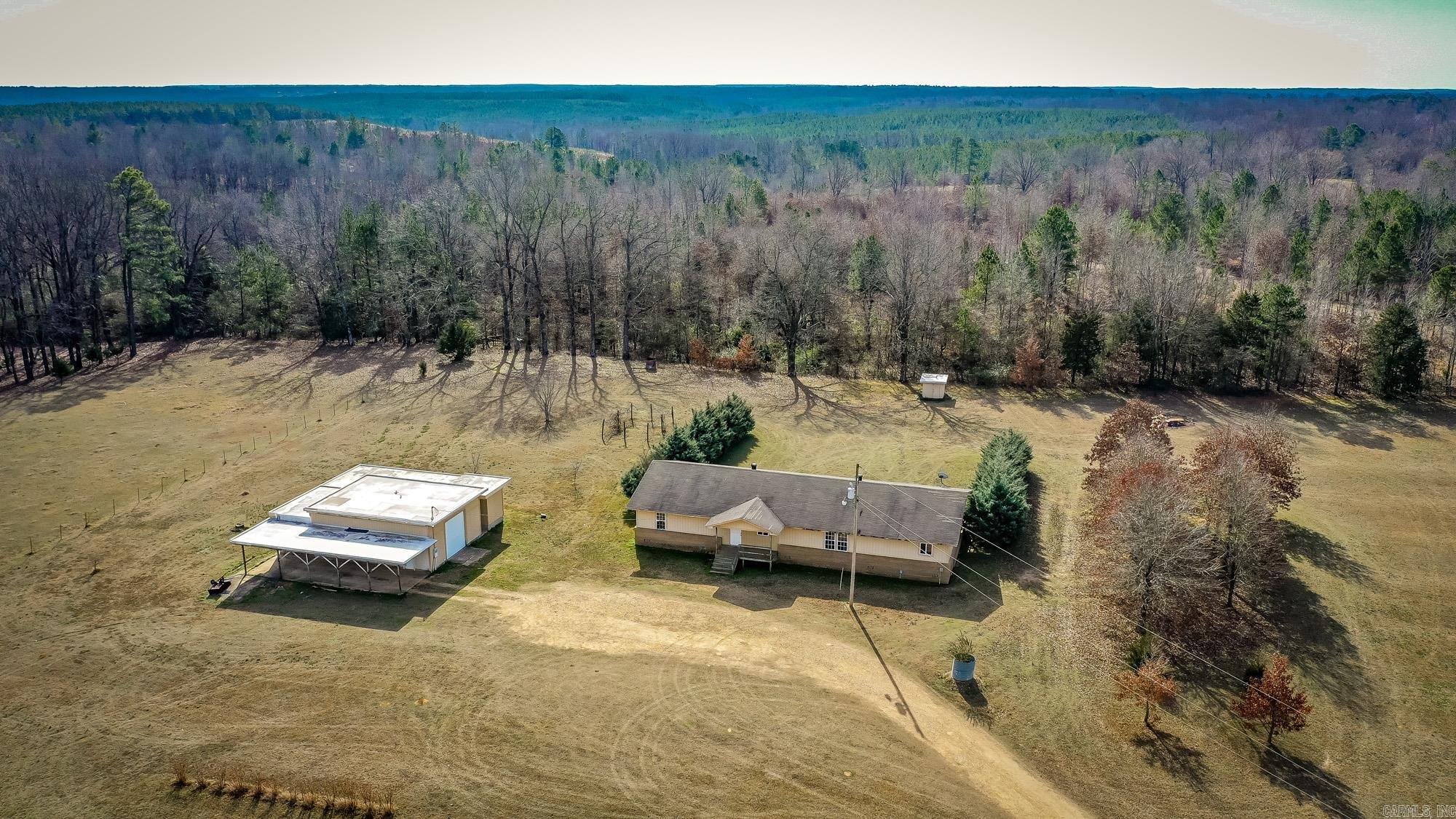 100 Simmons  Leola, AR