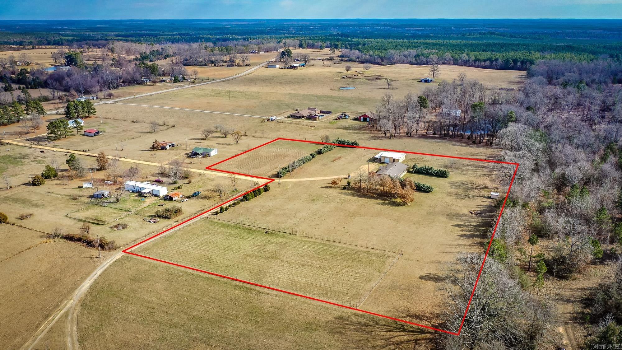 100 Simmons  Leola, AR